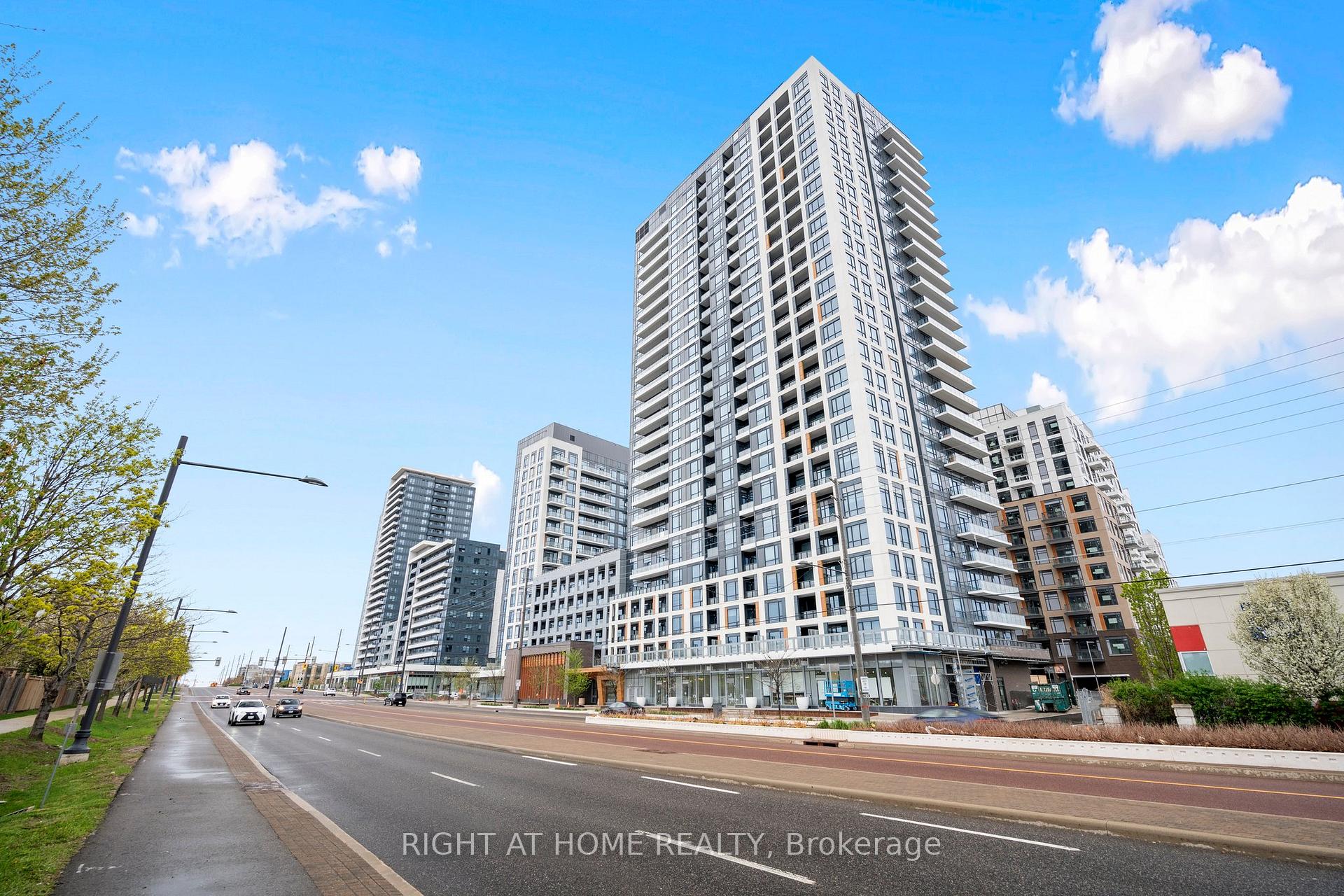 Front of Unit 1424, 7950 Bathurst Street