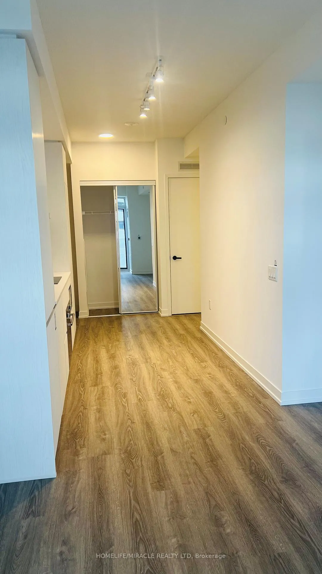 Photo 17 of Unit 2301, 8 Interchange Way, Vaughan, Vaughan Corporate Centre — HOMEH