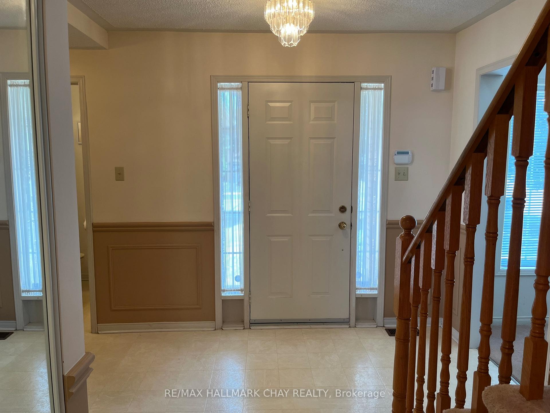 Photo 2 of 22 Stroud Place, Barrie, Holly — HOMEH