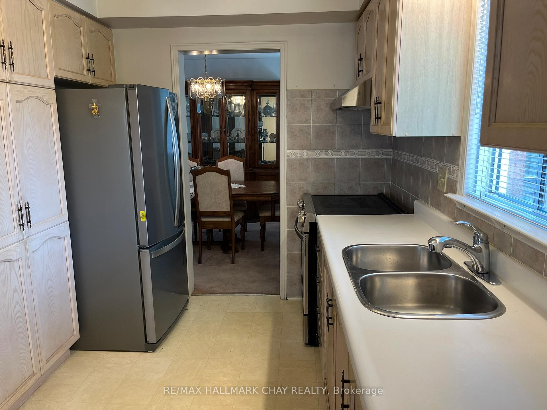Photo 3 of 22 Stroud Place, Barrie, Holly — HOMEH