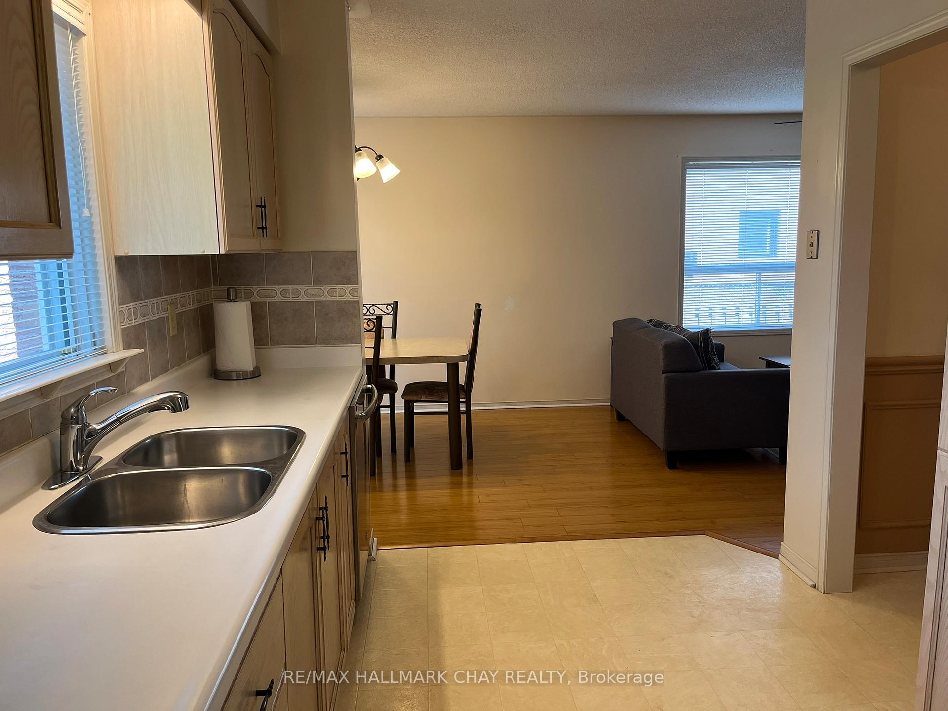 Photo 5 of 22 Stroud Place, Barrie, Holly — HOMEH