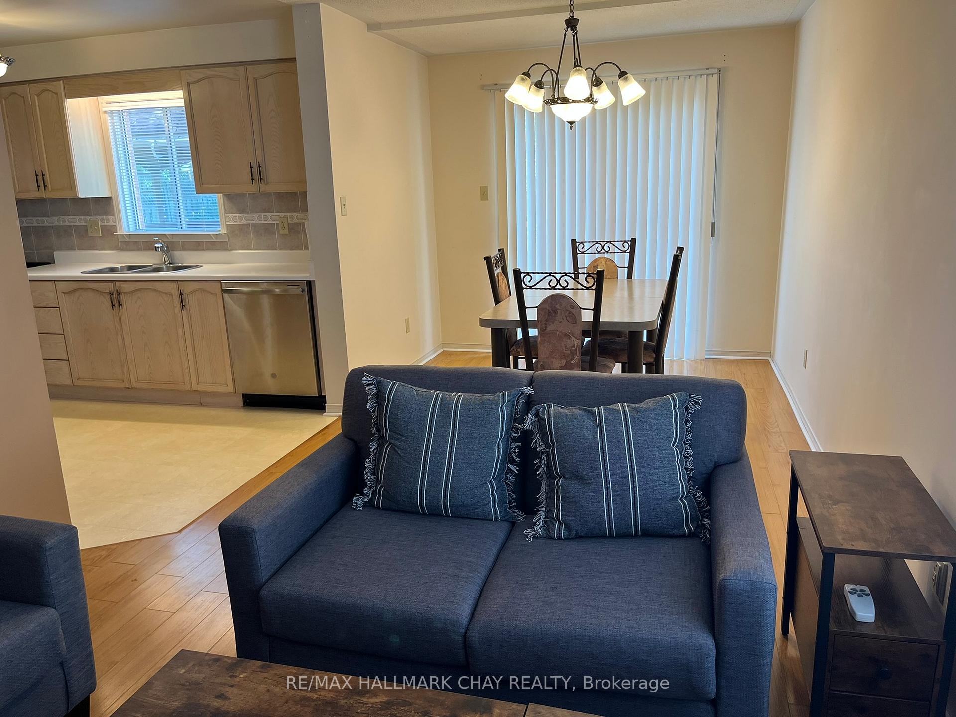 Photo 6 of 22 Stroud Place, Barrie, Holly — HOMEH