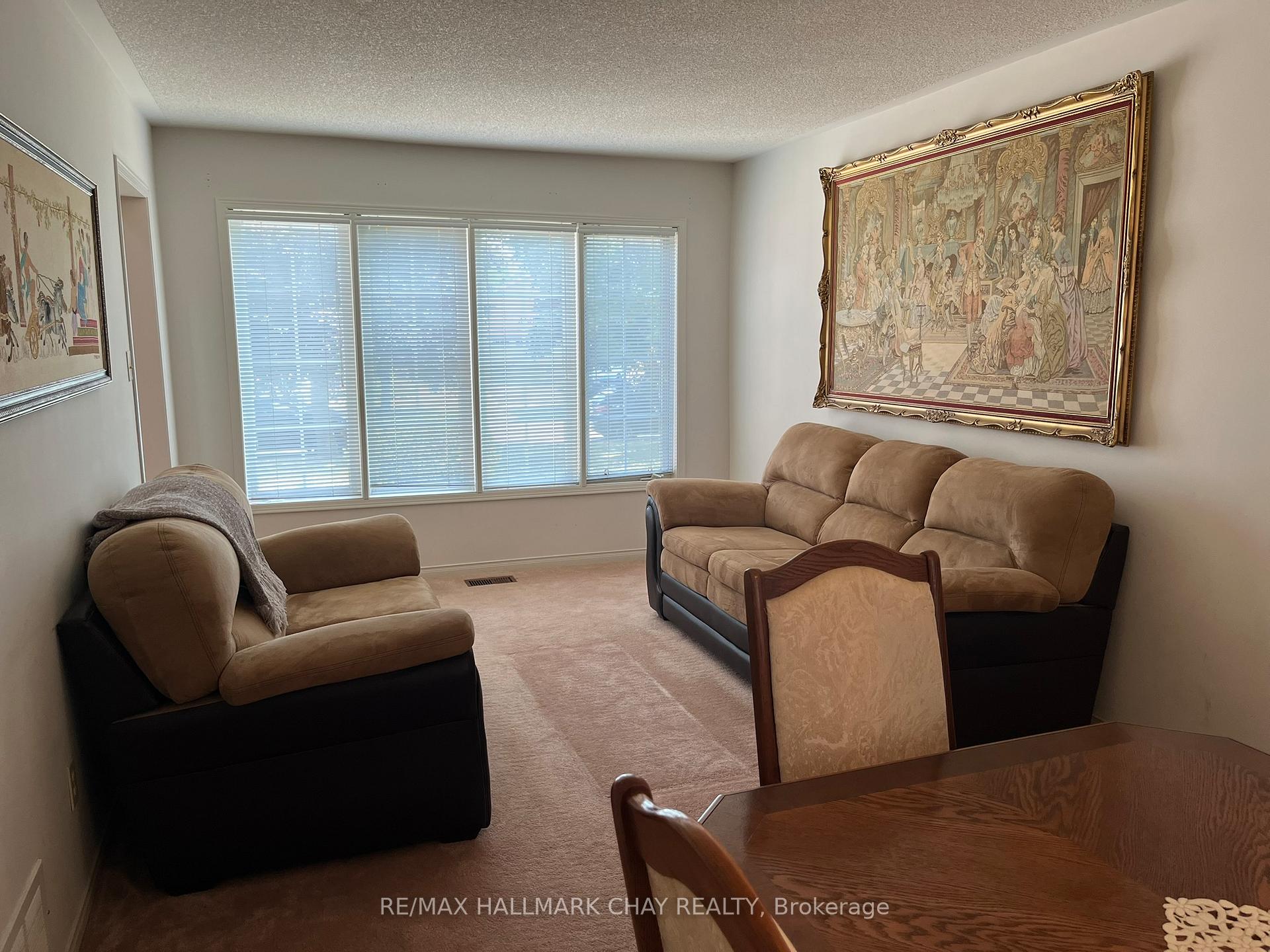 Photo 7 of 22 Stroud Place, Barrie, Holly — HOMEH