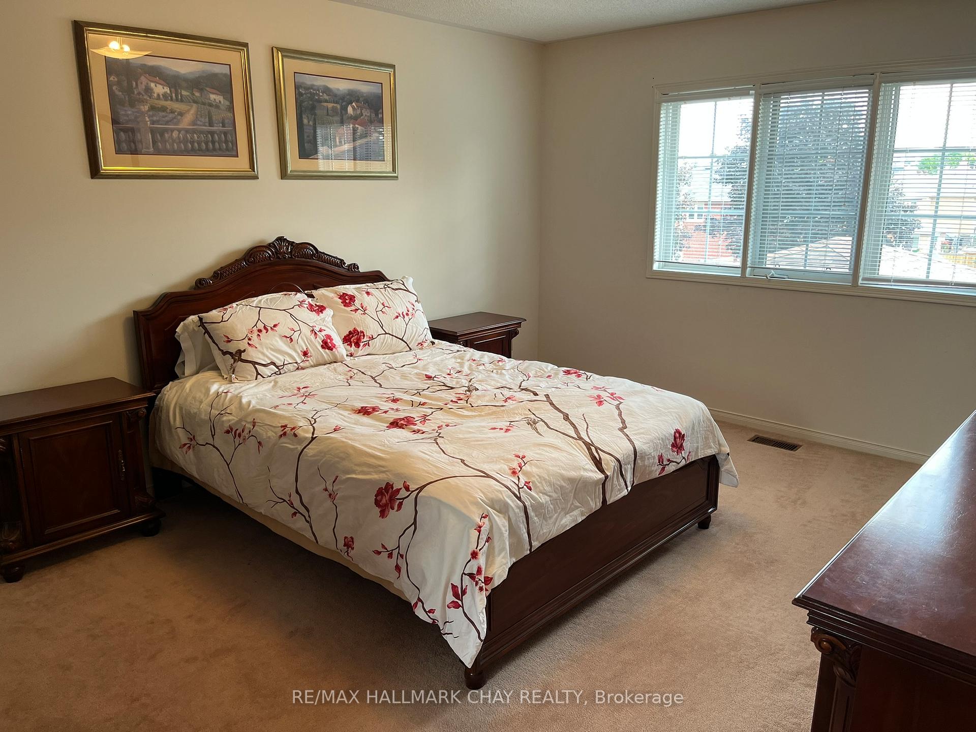 Photo 10 of 22 Stroud Place, Barrie, Holly — HOMEH