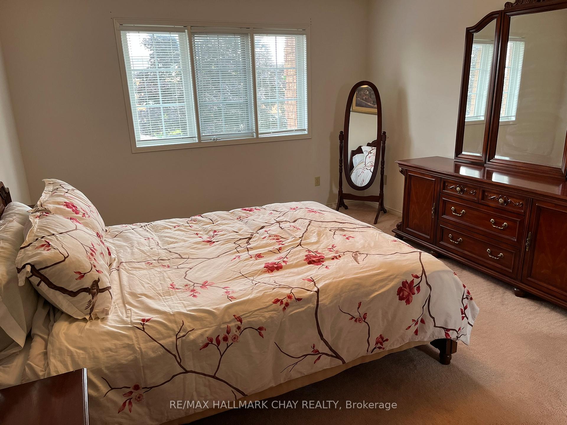 Photo 16 of 22 Stroud Place, Barrie, Holly — HOMEH