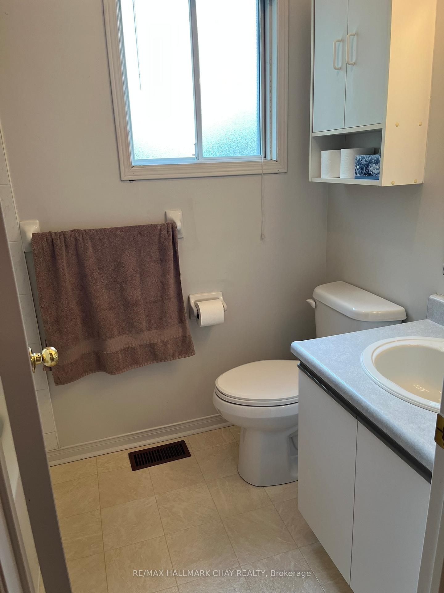 Photo 13 of 22 Stroud Place, Barrie, Holly — HOMEH