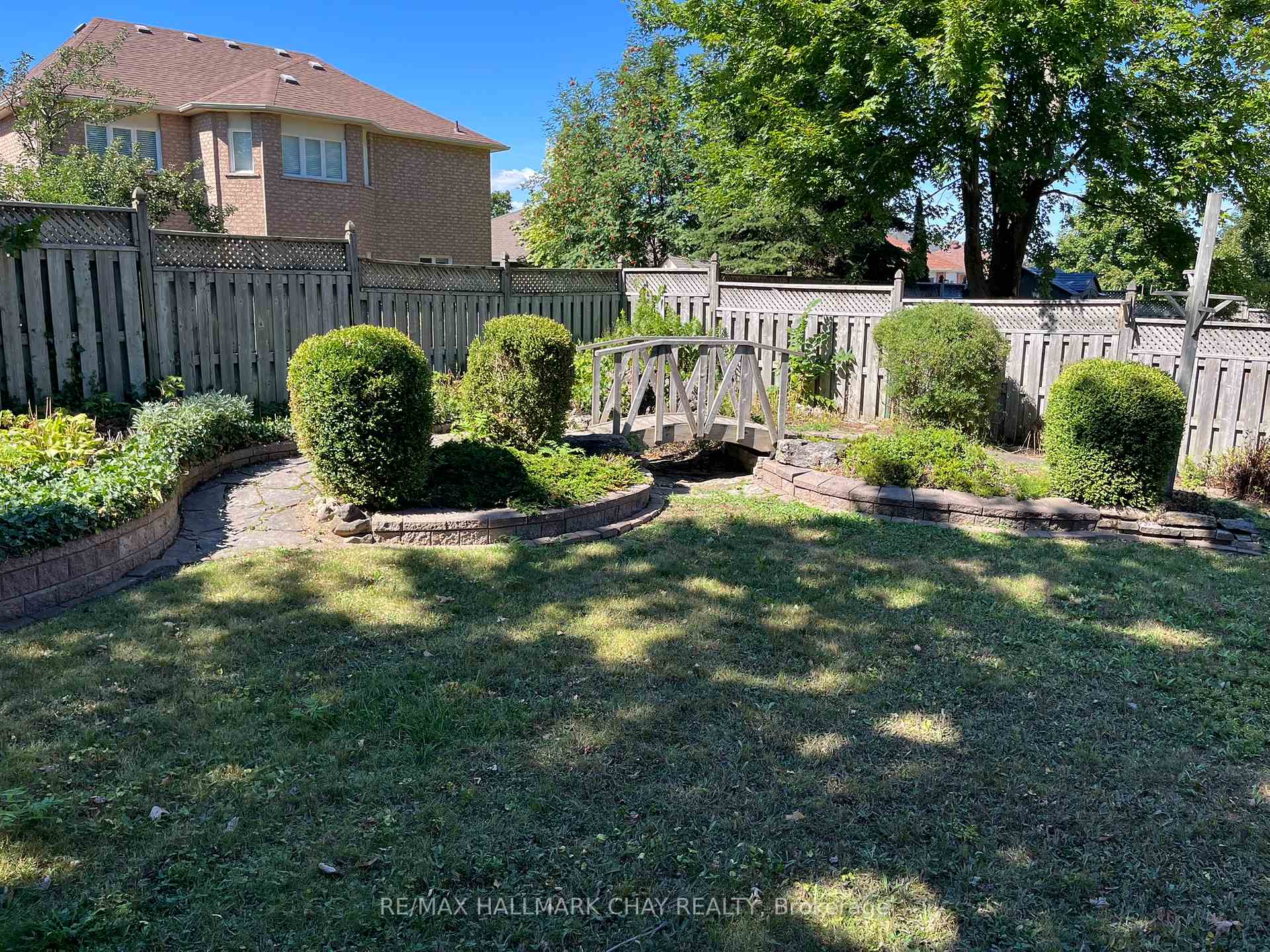 Photo 28 of 22 Stroud Place, Barrie, Holly — HOMEH