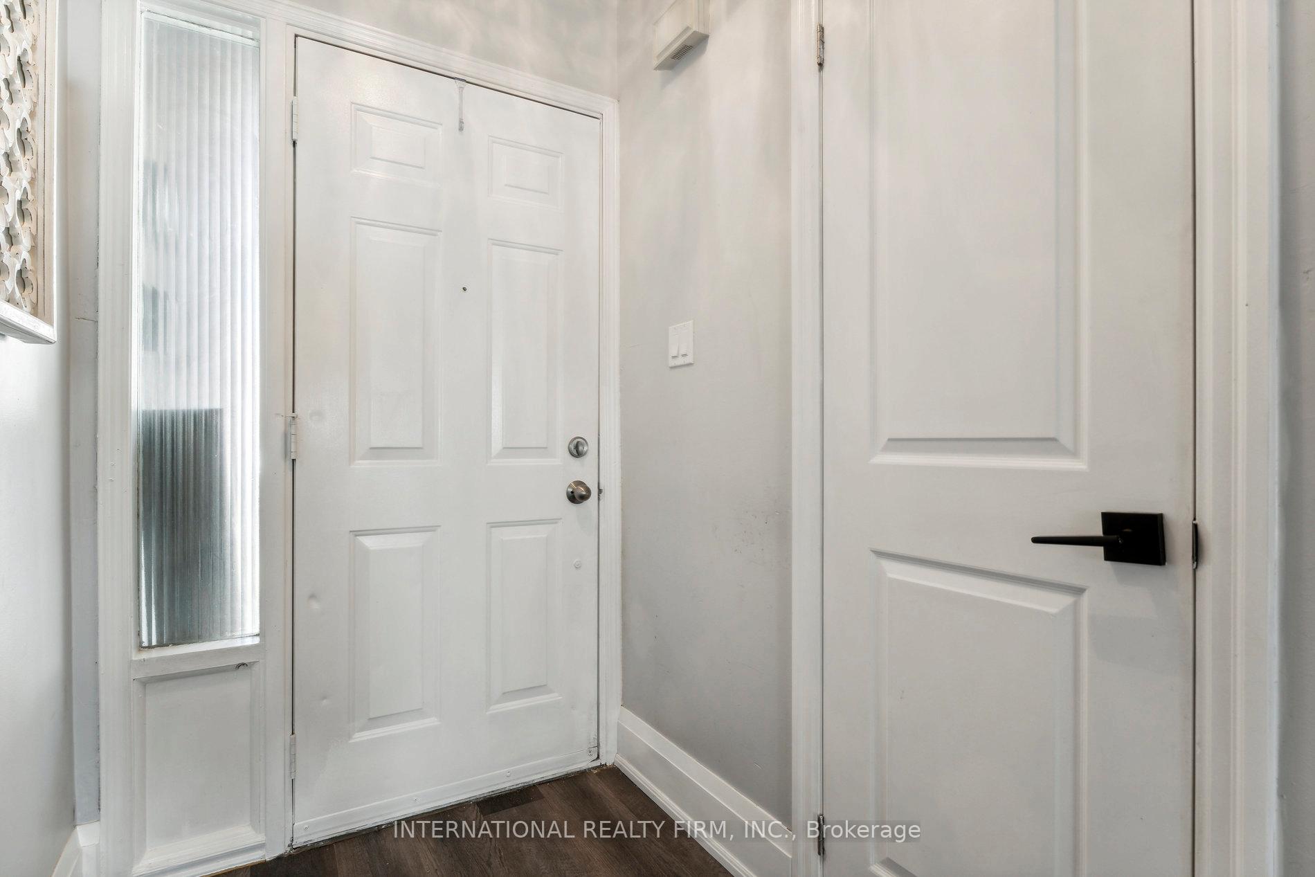 Photo 3 of Unit 3, 2 Bernick Drive, Barrie, Grove East — HOMEH