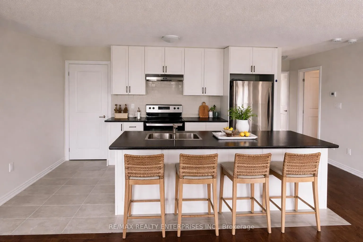 Photo 4 of Unit 1, 140 Nottingham Road, Barrie, Rural Barrie Southeast — HOMEH