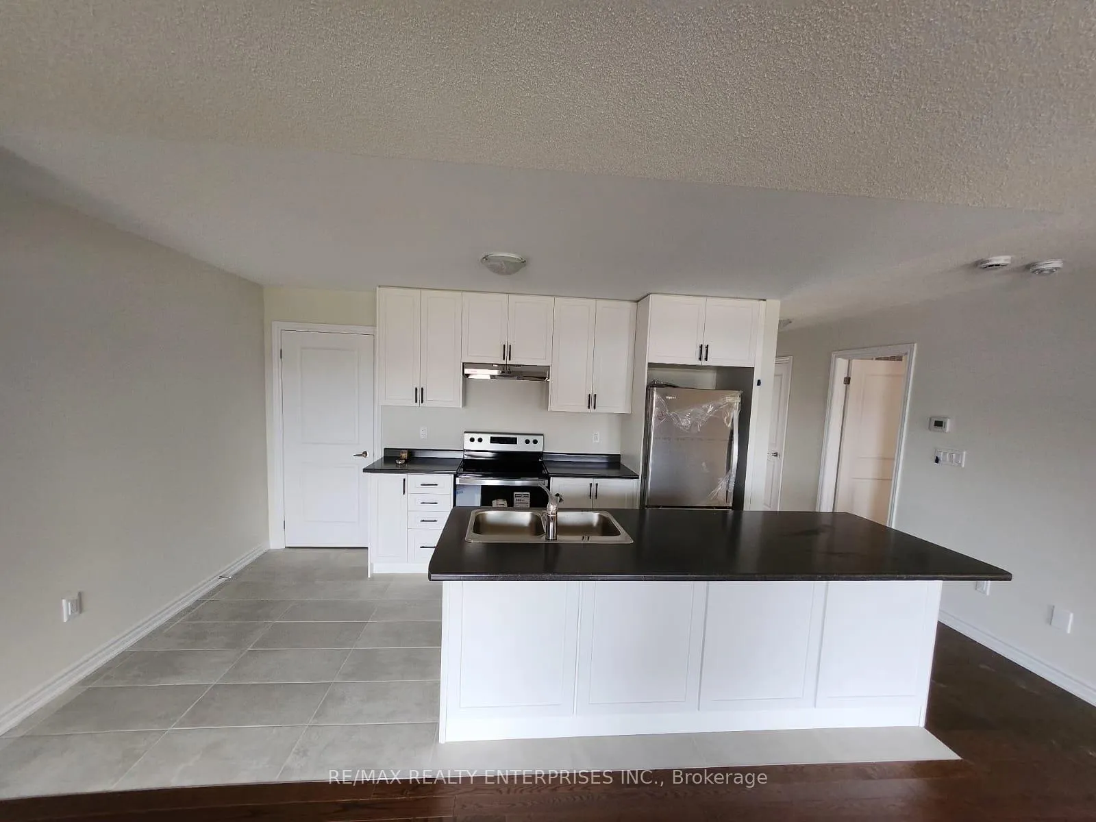 Photo 9 of Unit 1, 140 Nottingham Road, Barrie, Rural Barrie Southeast — HOMEH