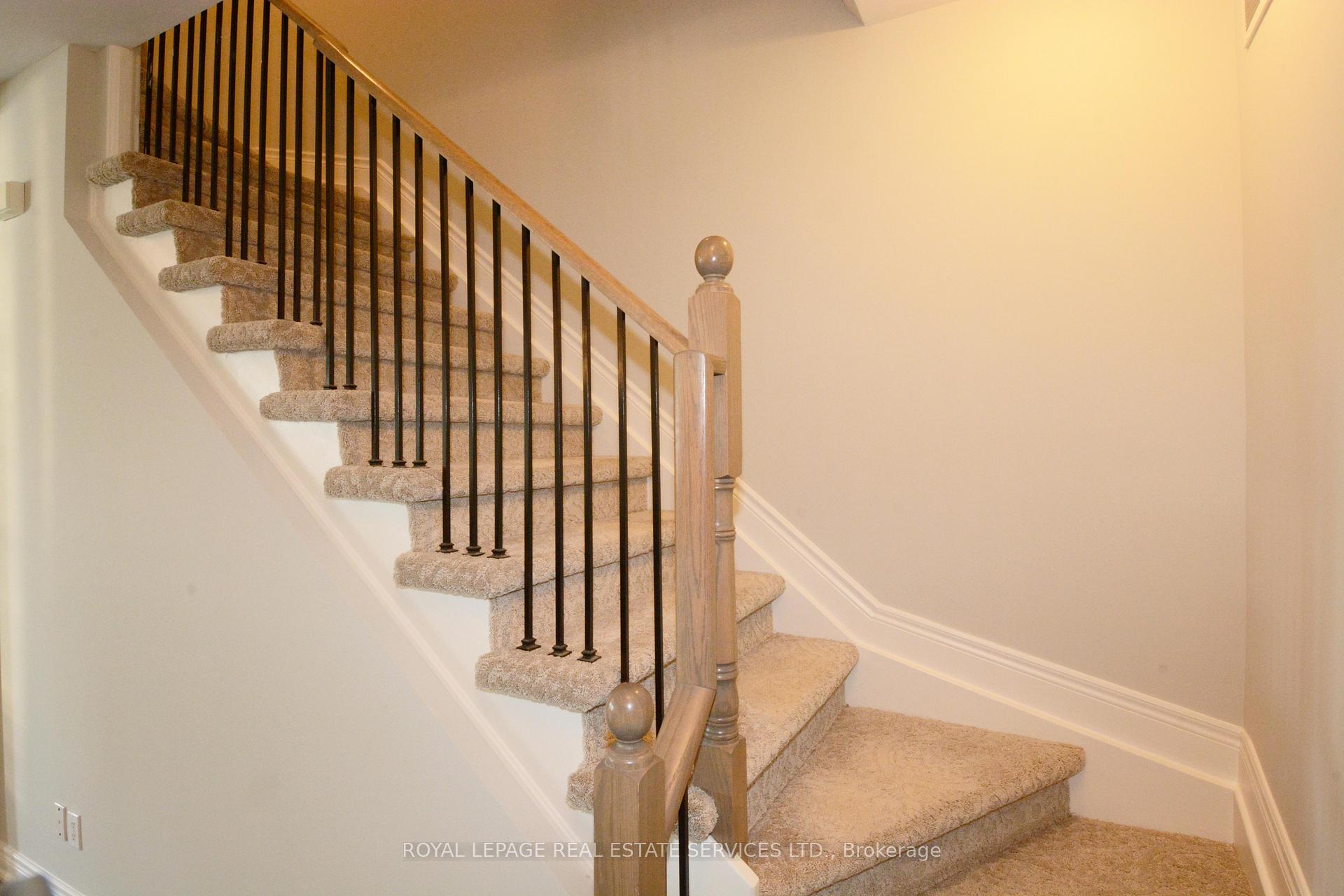 Photo 12 of Unit 204, 10504 Islington Avenue, Vaughan, Kleinburg — HOMEH