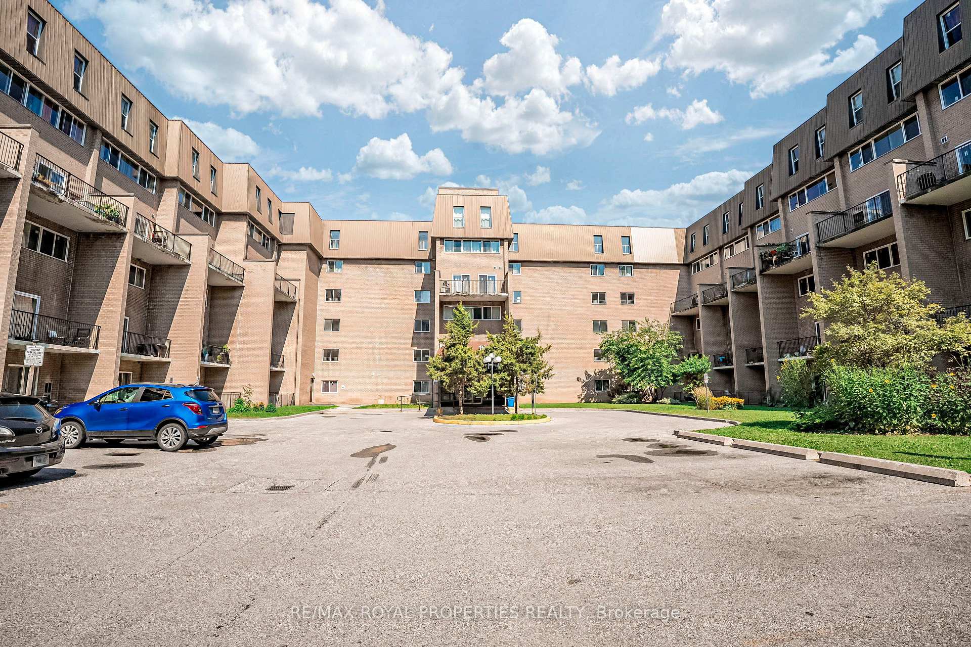 Photo 4 of Unit 297, 165 Cherokee Boulevard, North York, Pleasant View — HOMEH