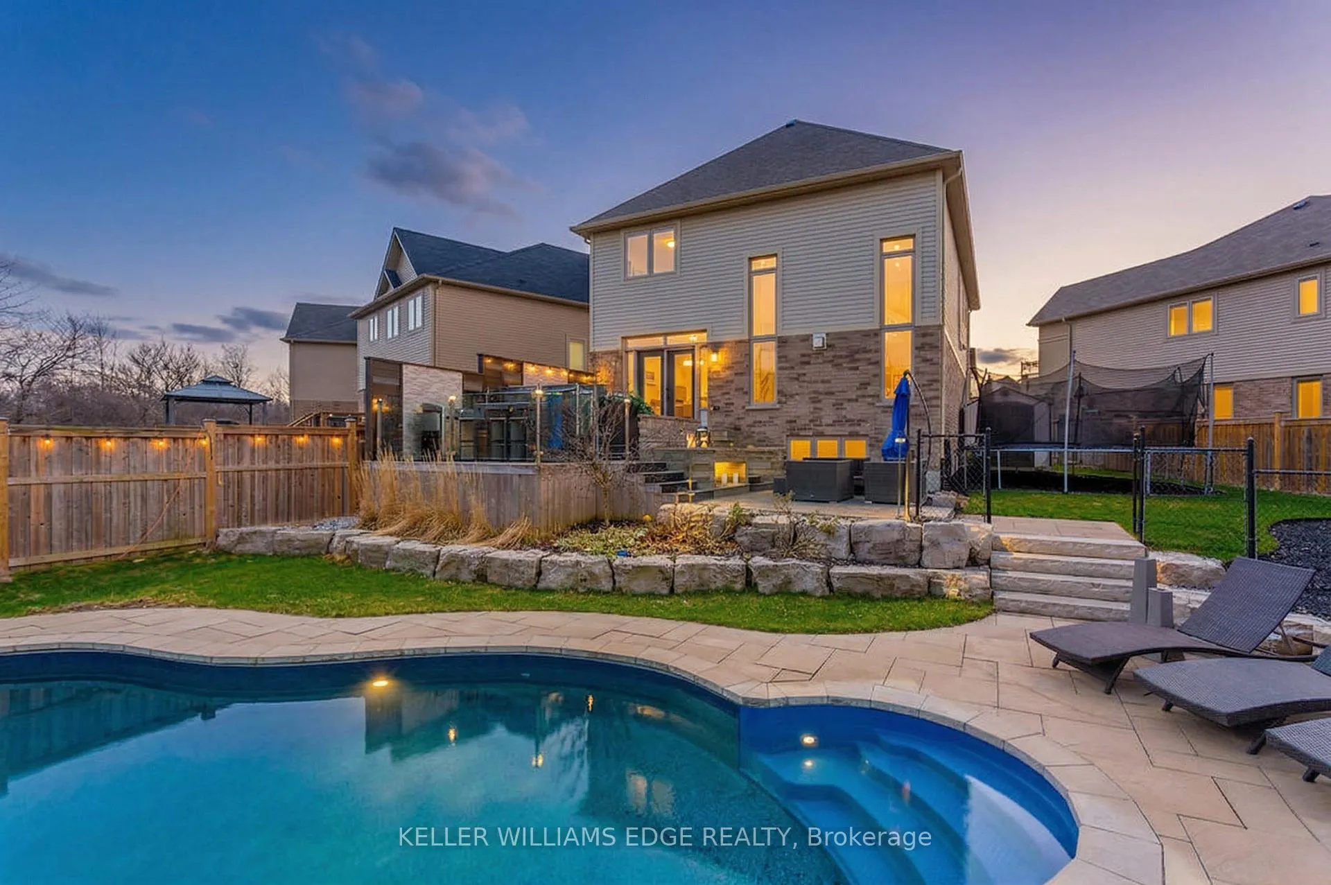 Photo 3 of 168 Echovalley Drive, Hamilton, Stoney Creek Mountain — HOMEH