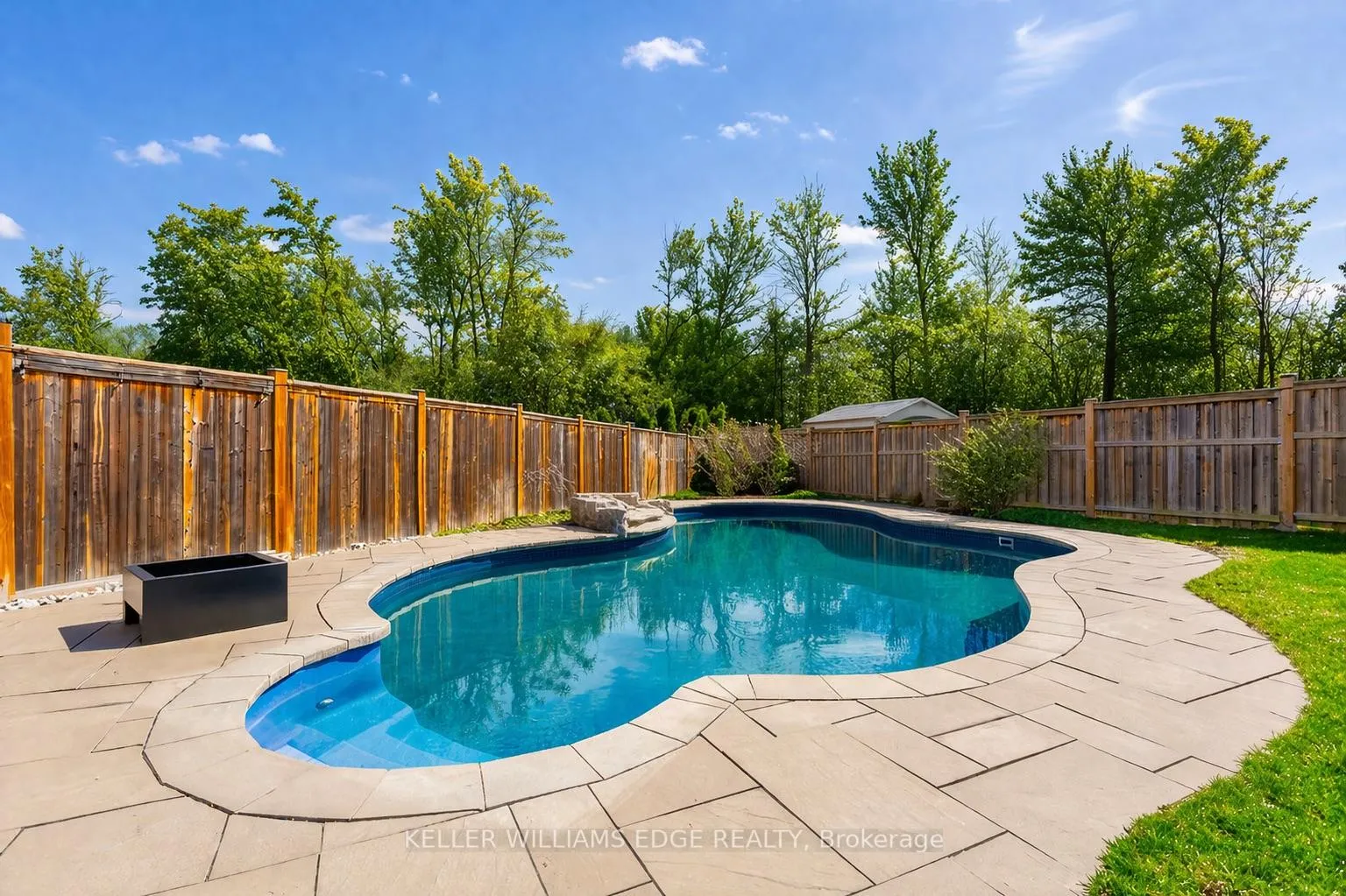 Photo 5 of 168 Echovalley Drive, Hamilton, Stoney Creek Mountain — HOMEH