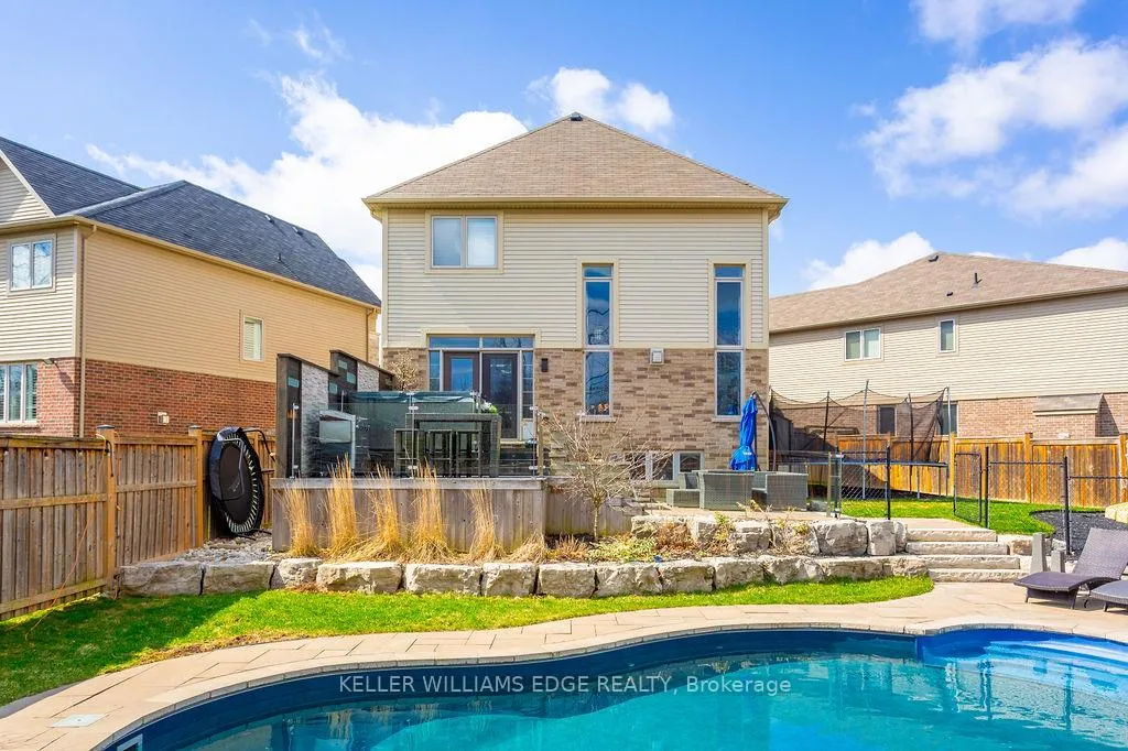 Photo 8 of 168 Echovalley Drive, Hamilton, Stoney Creek Mountain — HOMEH