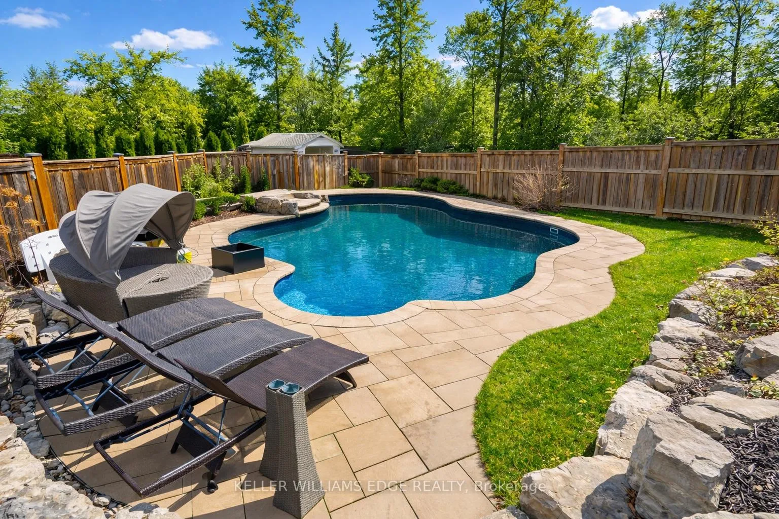 Photo 10 of 168 Echovalley Drive, Hamilton, Stoney Creek Mountain — HOMEH