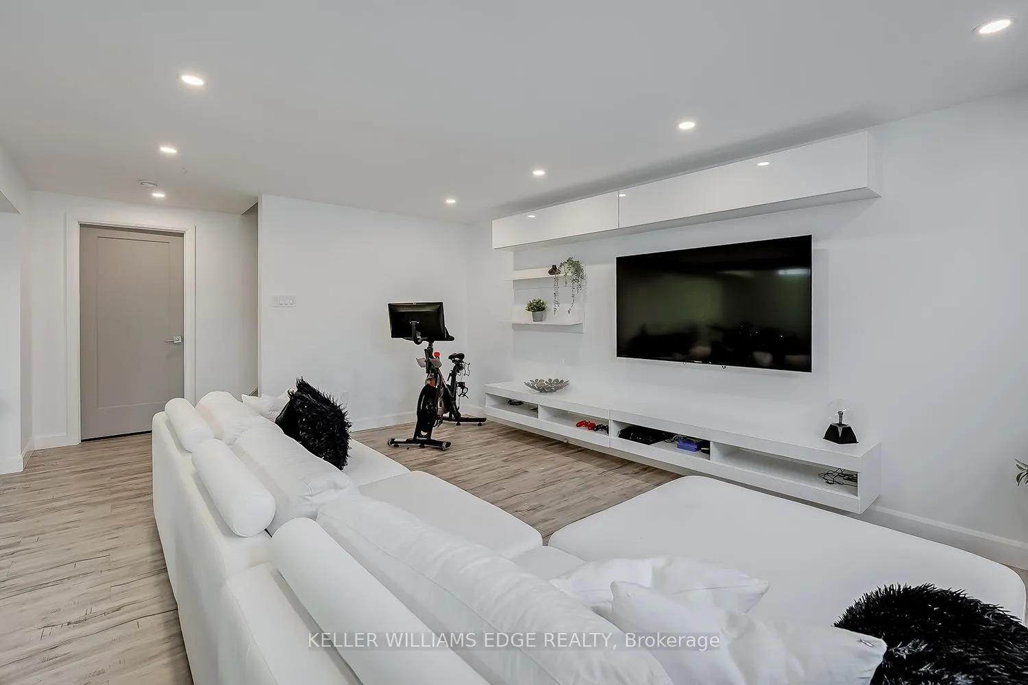 Photo 43 of 168 Echovalley Drive, Hamilton, Stoney Creek Mountain — HOMEH