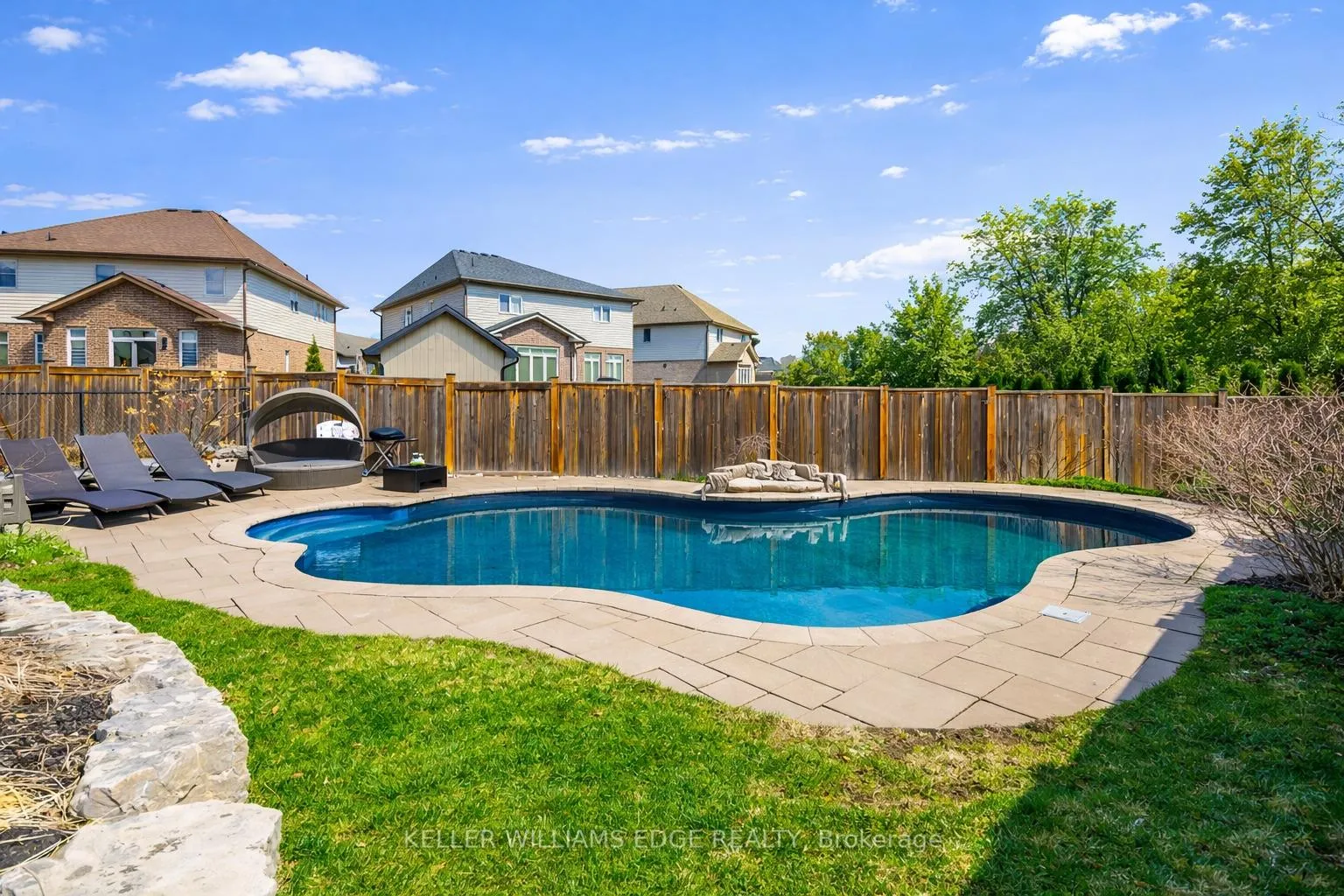 Photo 45 of 168 Echovalley Drive, Hamilton, Stoney Creek Mountain — HOMEH