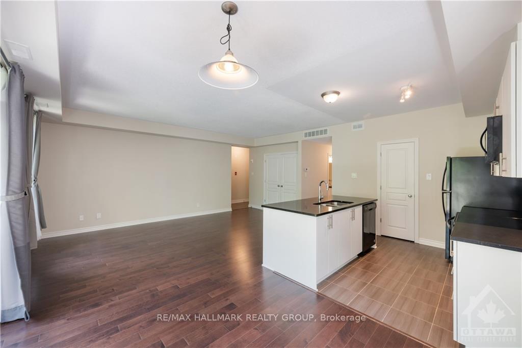 Photo 11 of Unit E, 1032 BERYL Private, Ottawa, Riverside South/Gloucester Glen — HOMEH