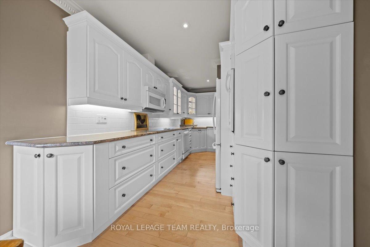 Photo 15 of Unit 14, 27 Forsyth Lane, Ottawa, Crystal Beach — HOMEH