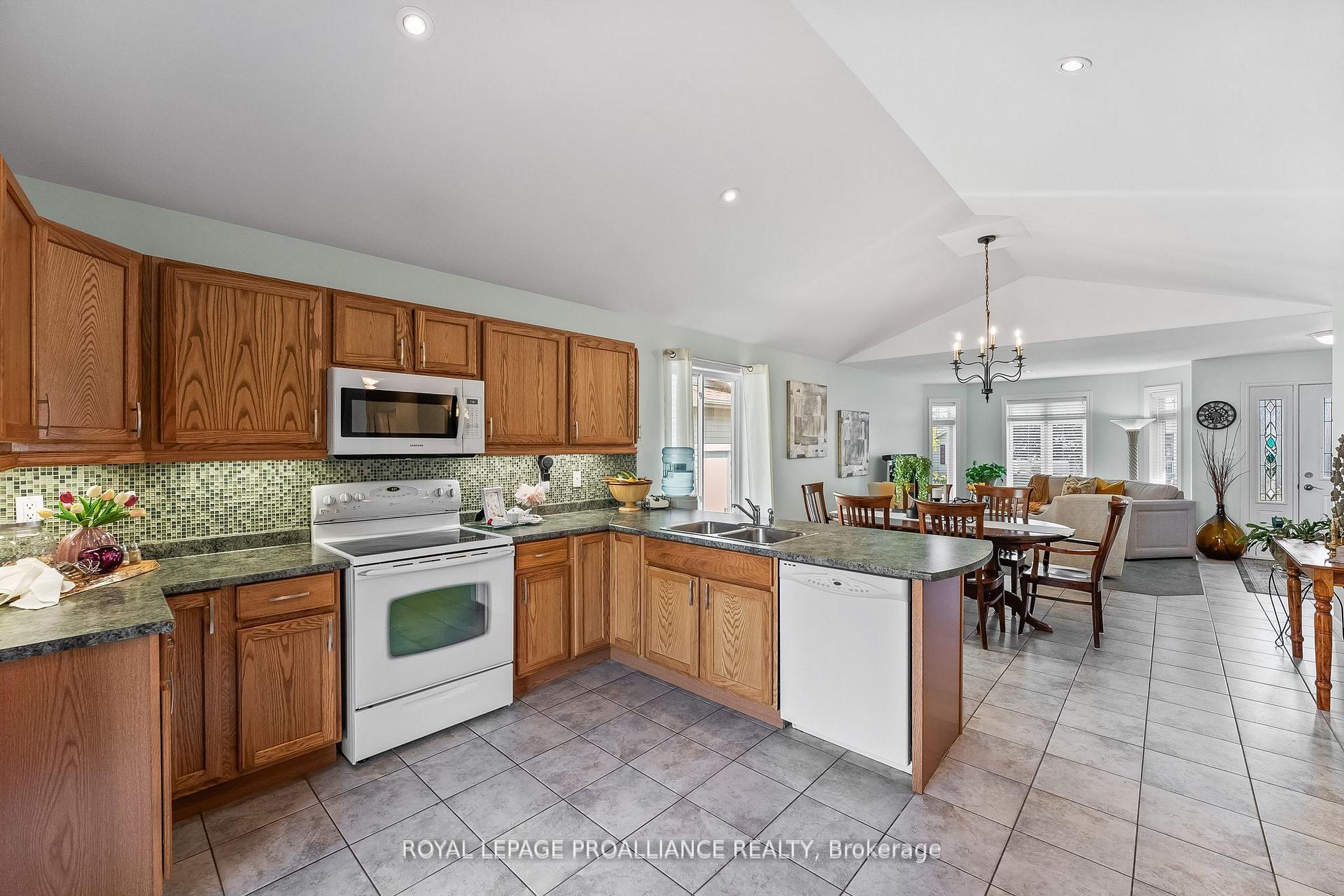 Photo 14 of 254 Raglan Street, Brighton — HOMEH