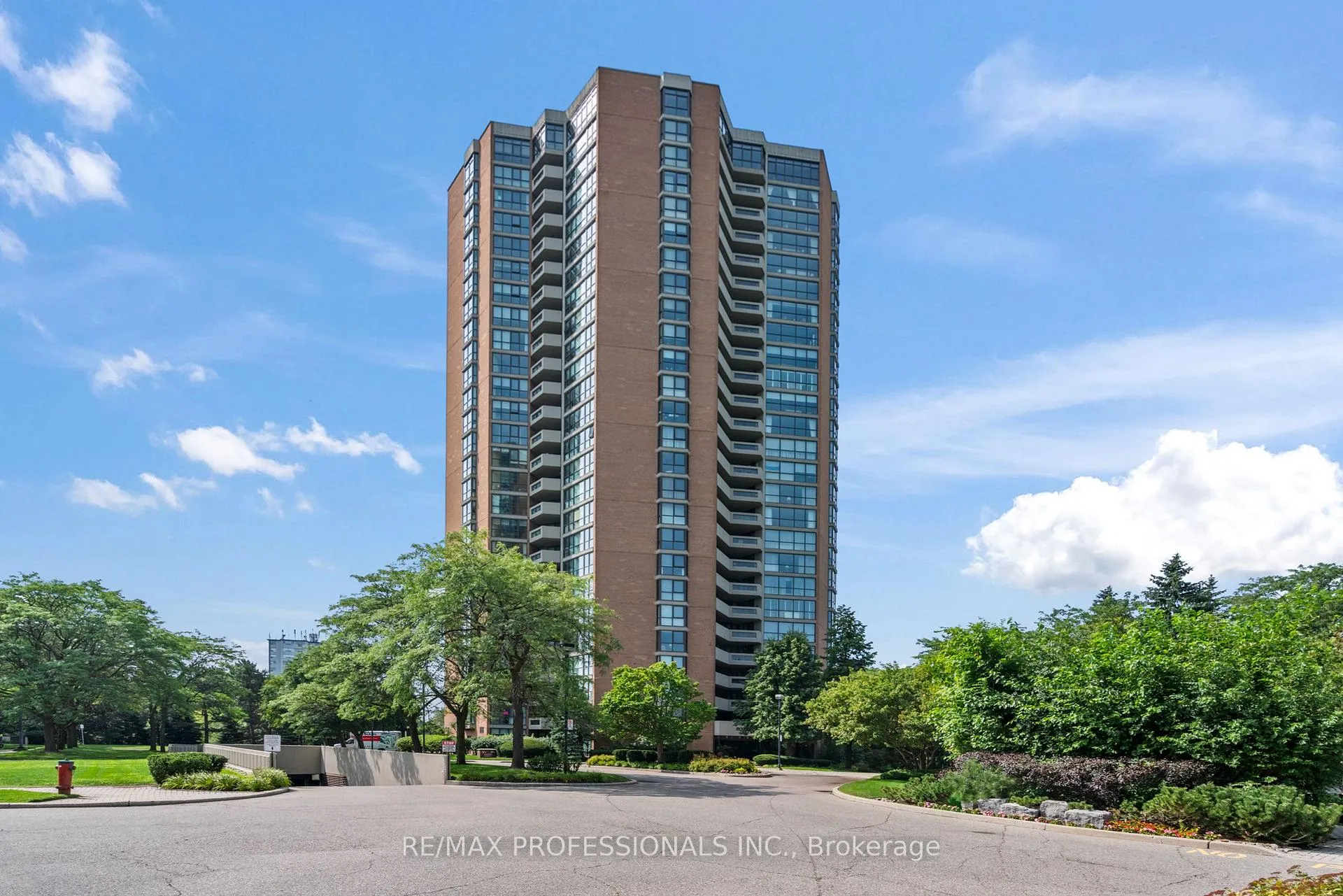 Front of Unit 1410, 2000 Islington Avenue