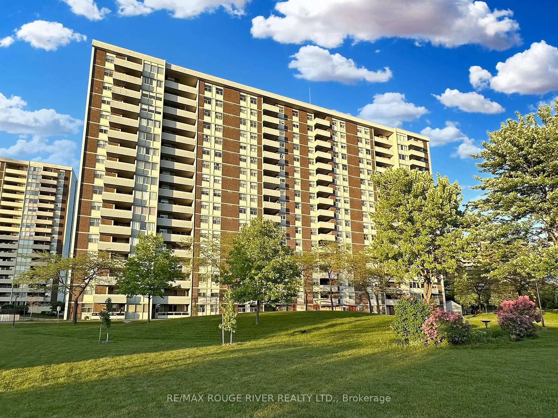 Front of Unit 902, 44 Falby Court
