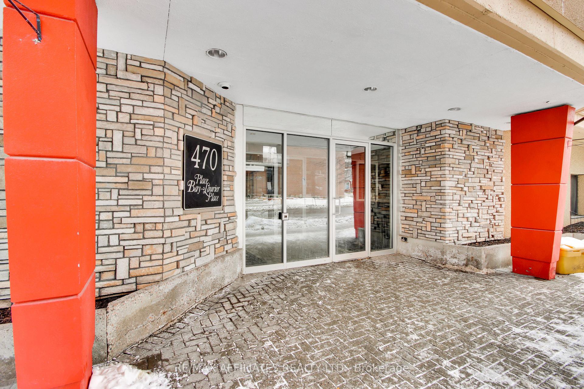Front of Unit 302, 470 Laurier Avenue W