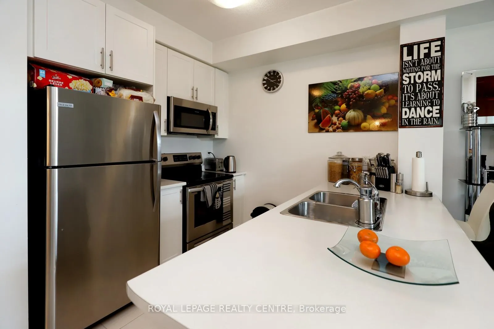 Photo 5 of Unit 429, 101 Shoreview Place, Hamilton, Lakeshore — HOMEH