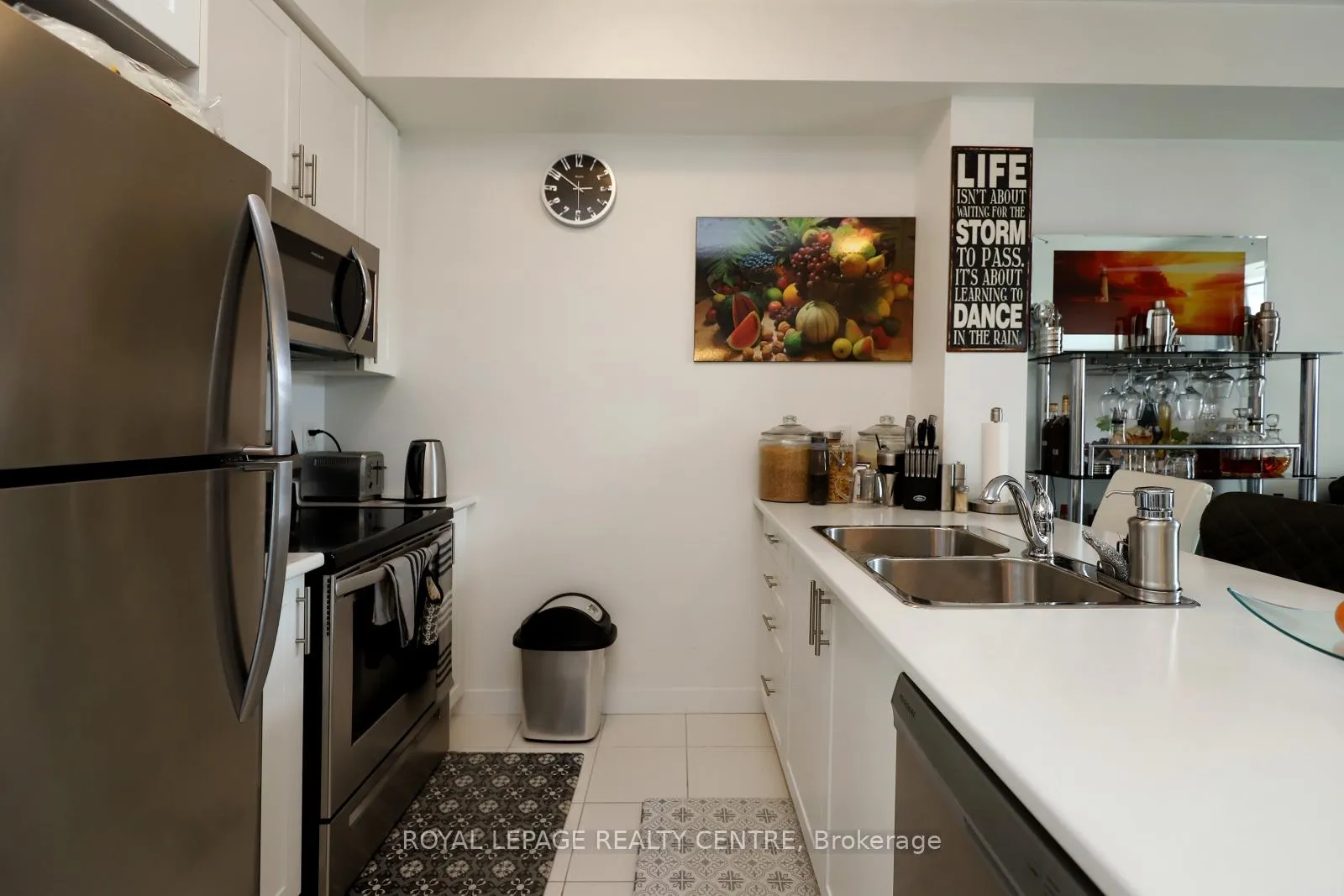 Photo 6 of Unit 429, 101 Shoreview Place, Hamilton, Lakeshore — HOMEH