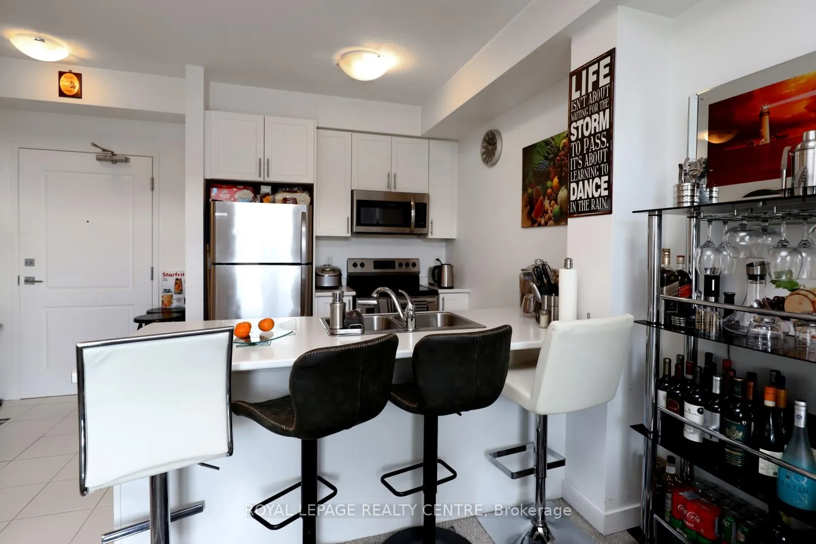 Photo 7 of Unit 429, 101 Shoreview Place, Hamilton, Lakeshore — HOMEH