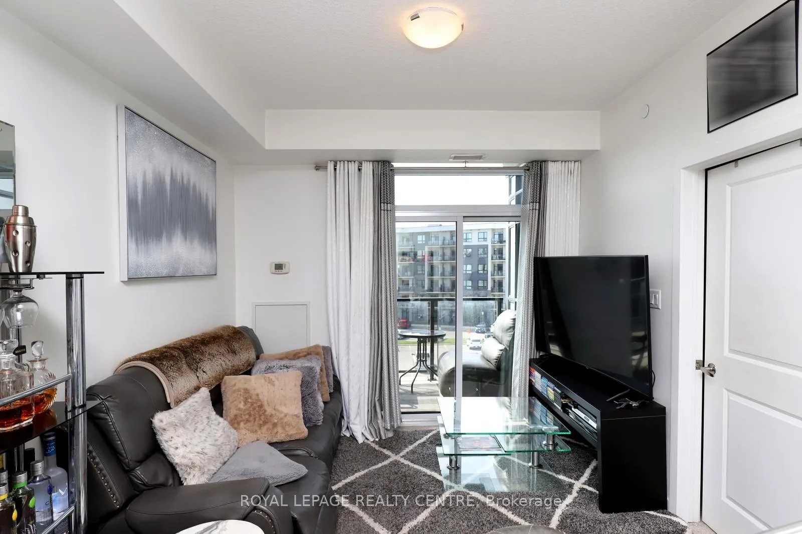 Photo 9 of Unit 429, 101 Shoreview Place, Hamilton, Lakeshore — HOMEH
