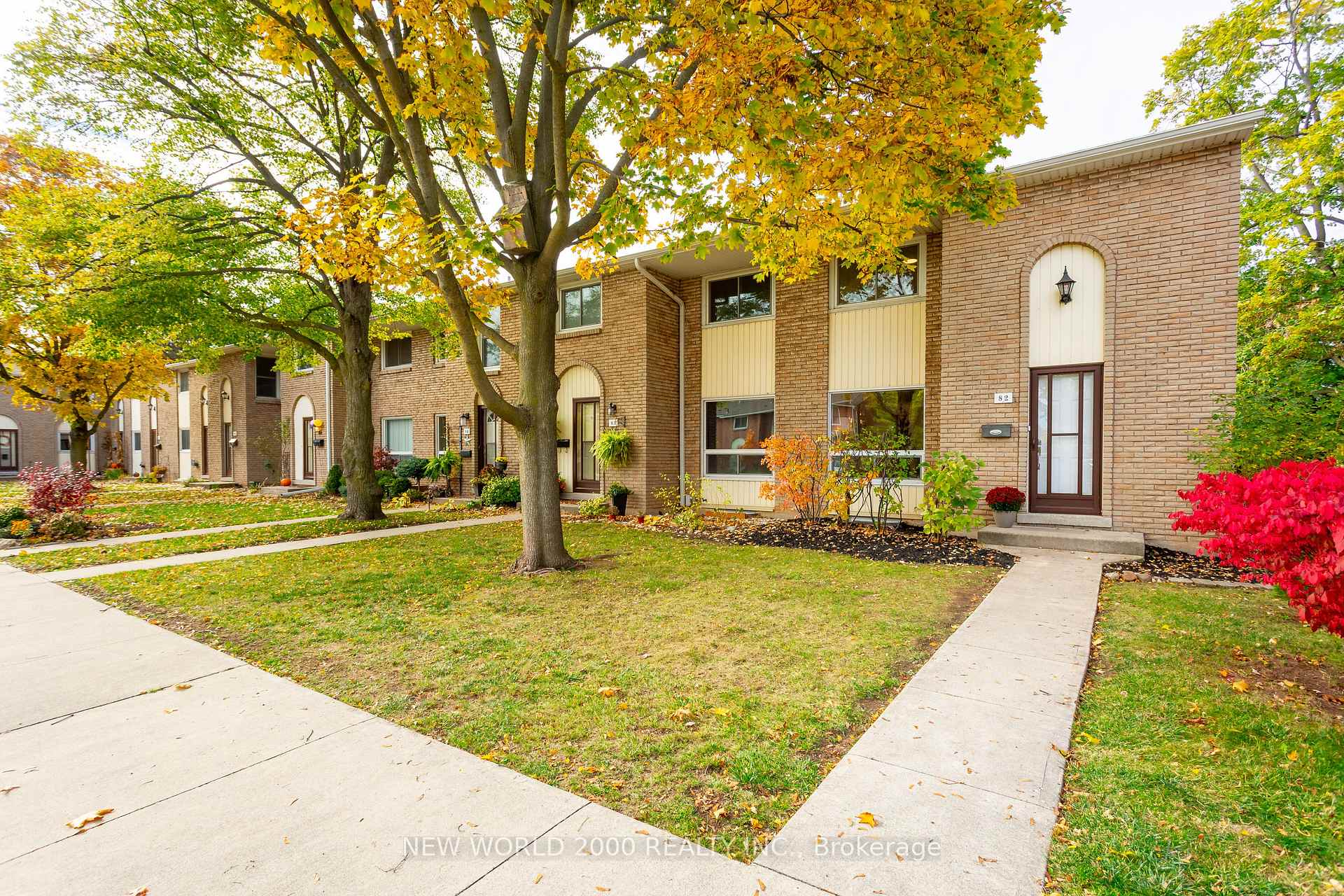 Photo 2 of Unit 82, 151 Gateshead Crescent, Hamilton, Stoney Creek — HOMEH