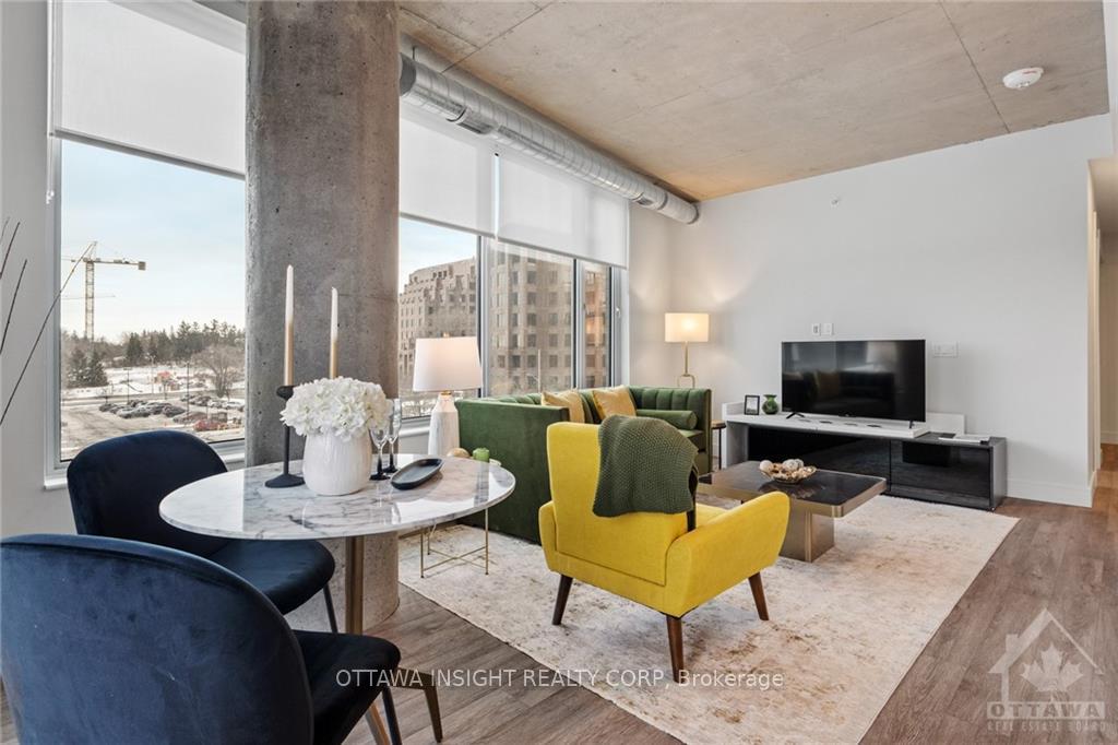 Front of Unit 06, 115 Champagne Avenue S