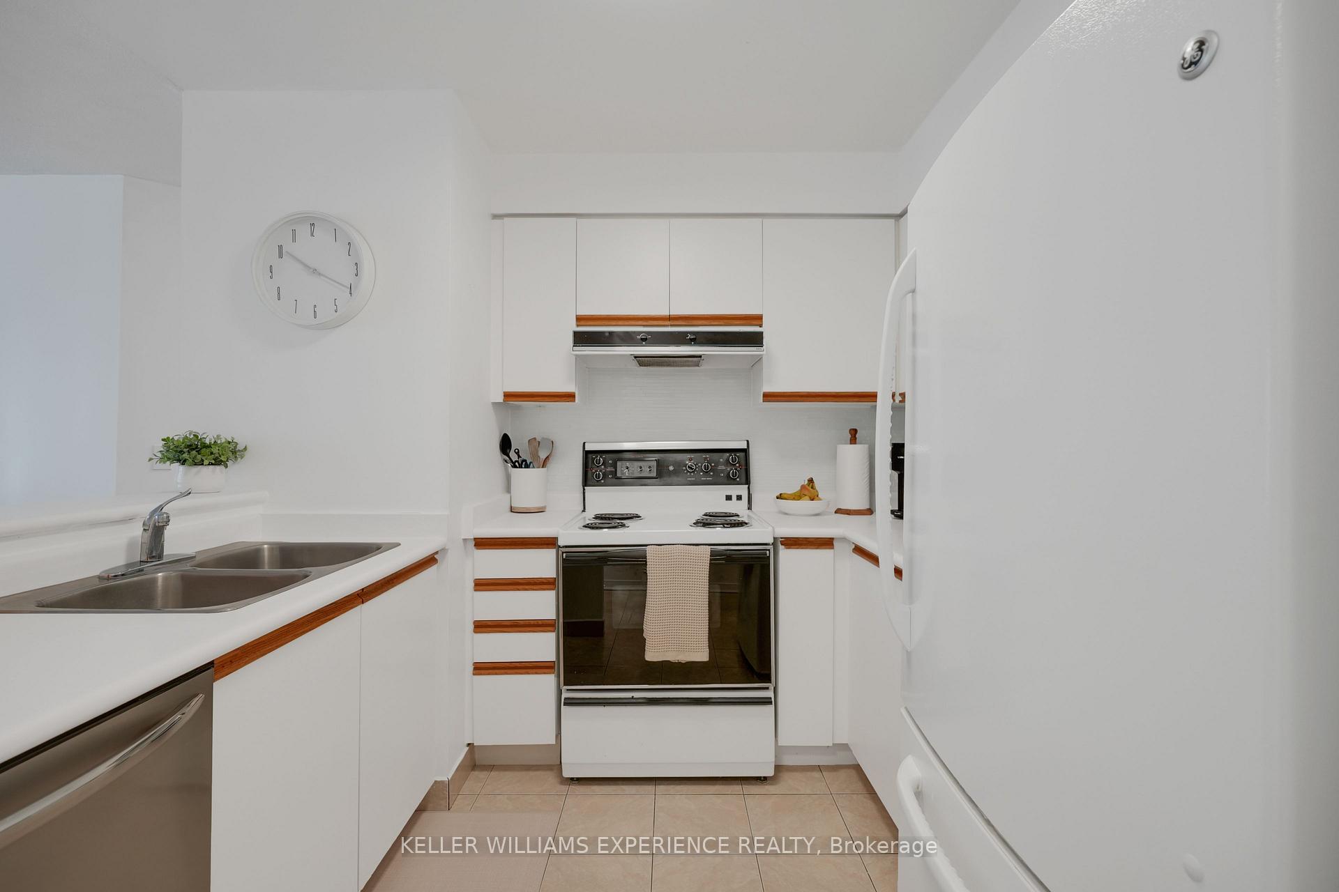 Photo 9 of Unit 903, 150 Dunlop Street E, Barrie, City Centre — HOMEH