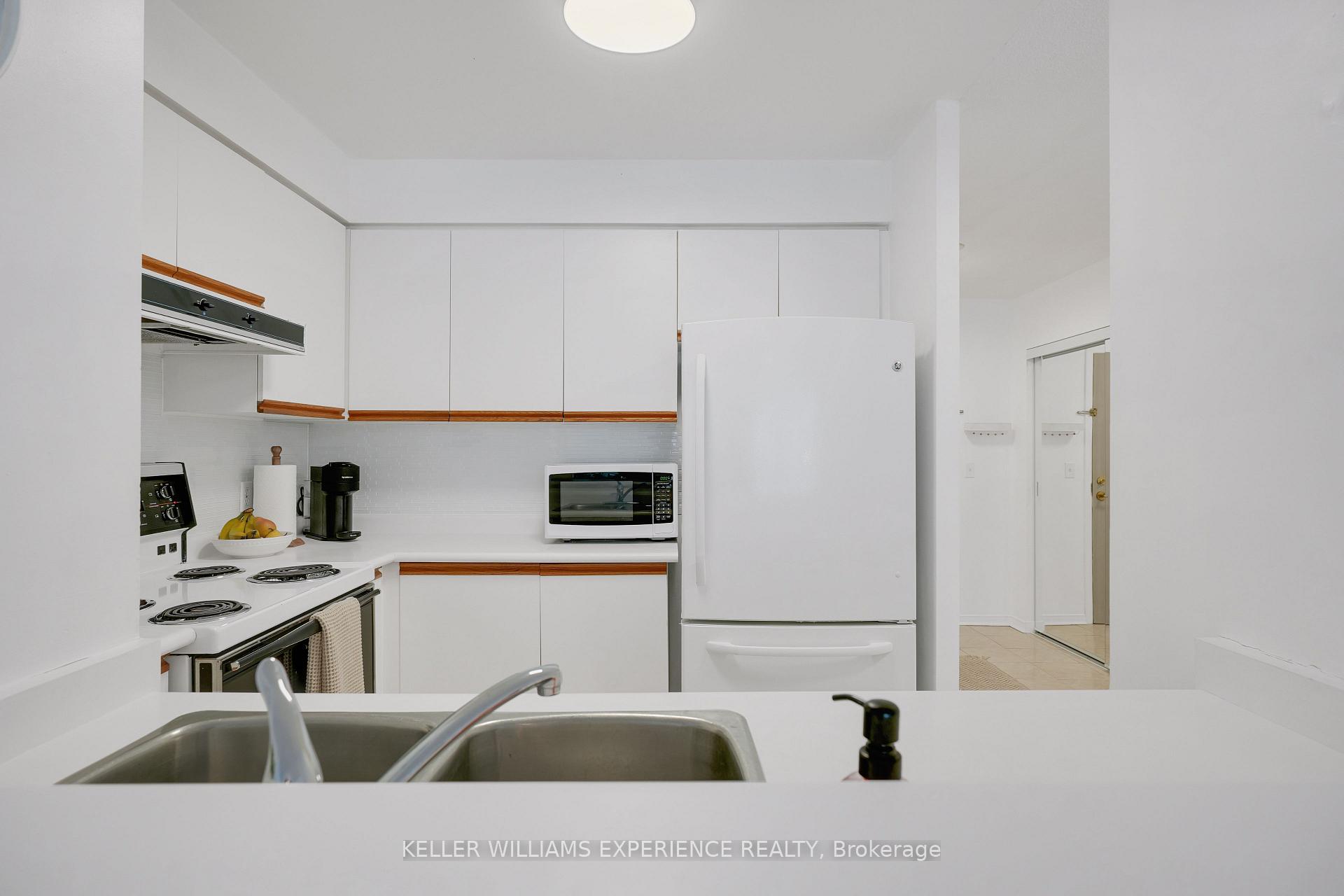 Photo 12 of Unit 903, 150 Dunlop Street E, Barrie, City Centre — HOMEH