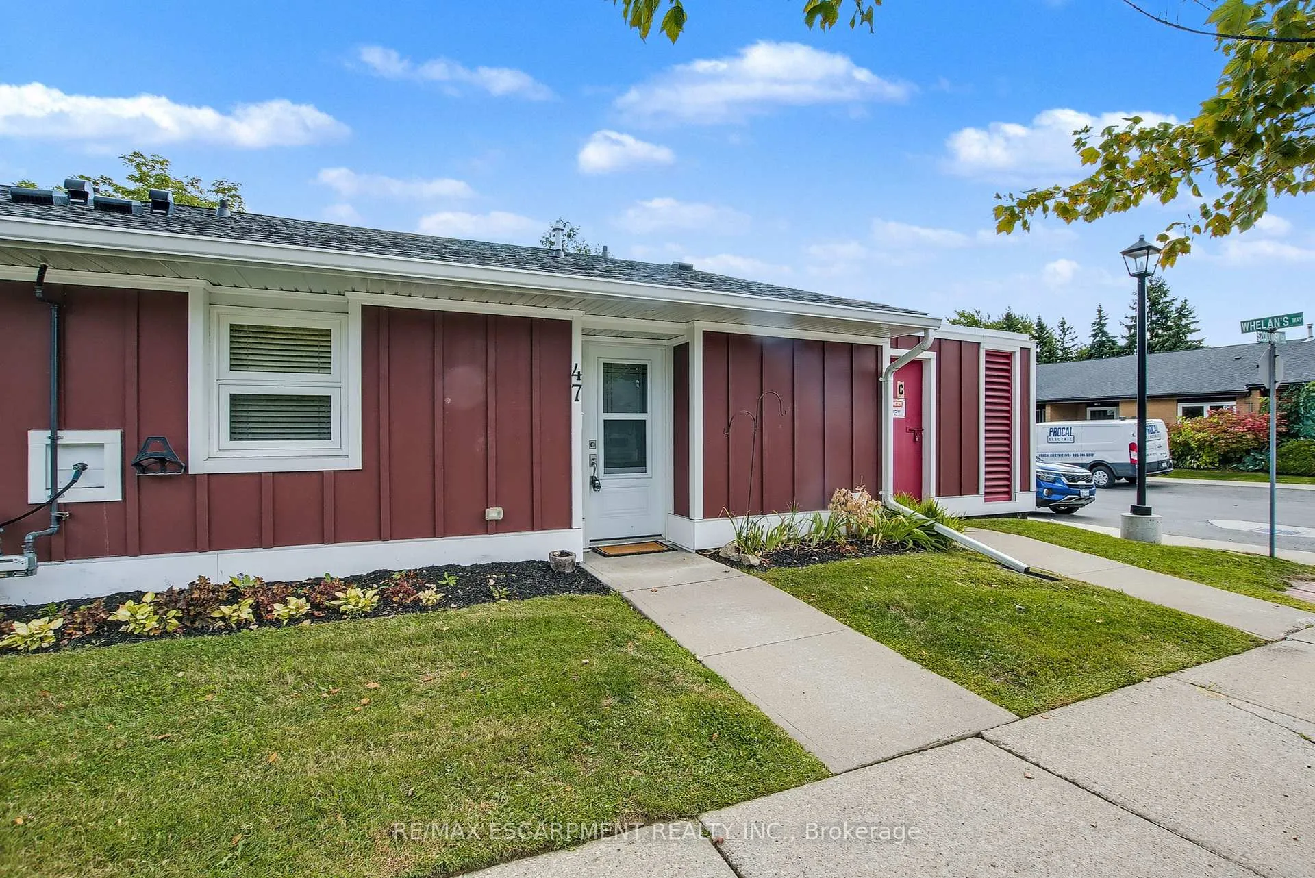 Photo 1 of 47 Szollosy Circle, Hamilton, Kennedy — HOMEH