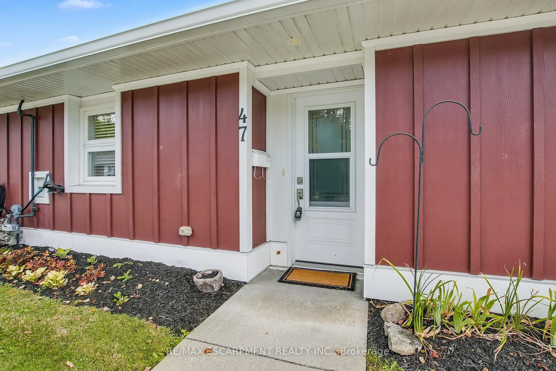 Photo 2 of 47 Szollosy Circle, Hamilton, Kennedy — HOMEH