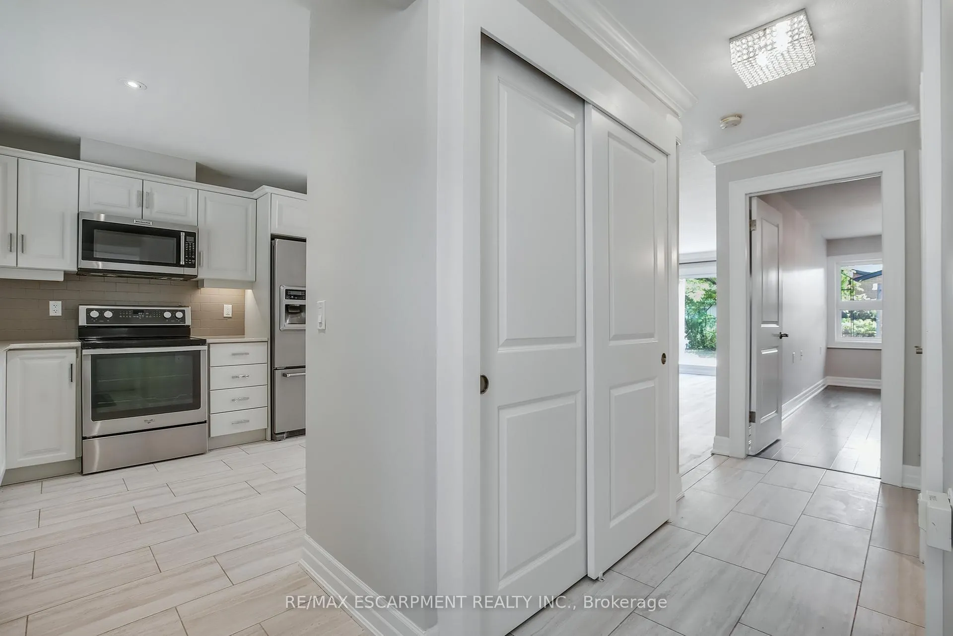 Photo 4 of 47 Szollosy Circle, Hamilton, Kennedy — HOMEH