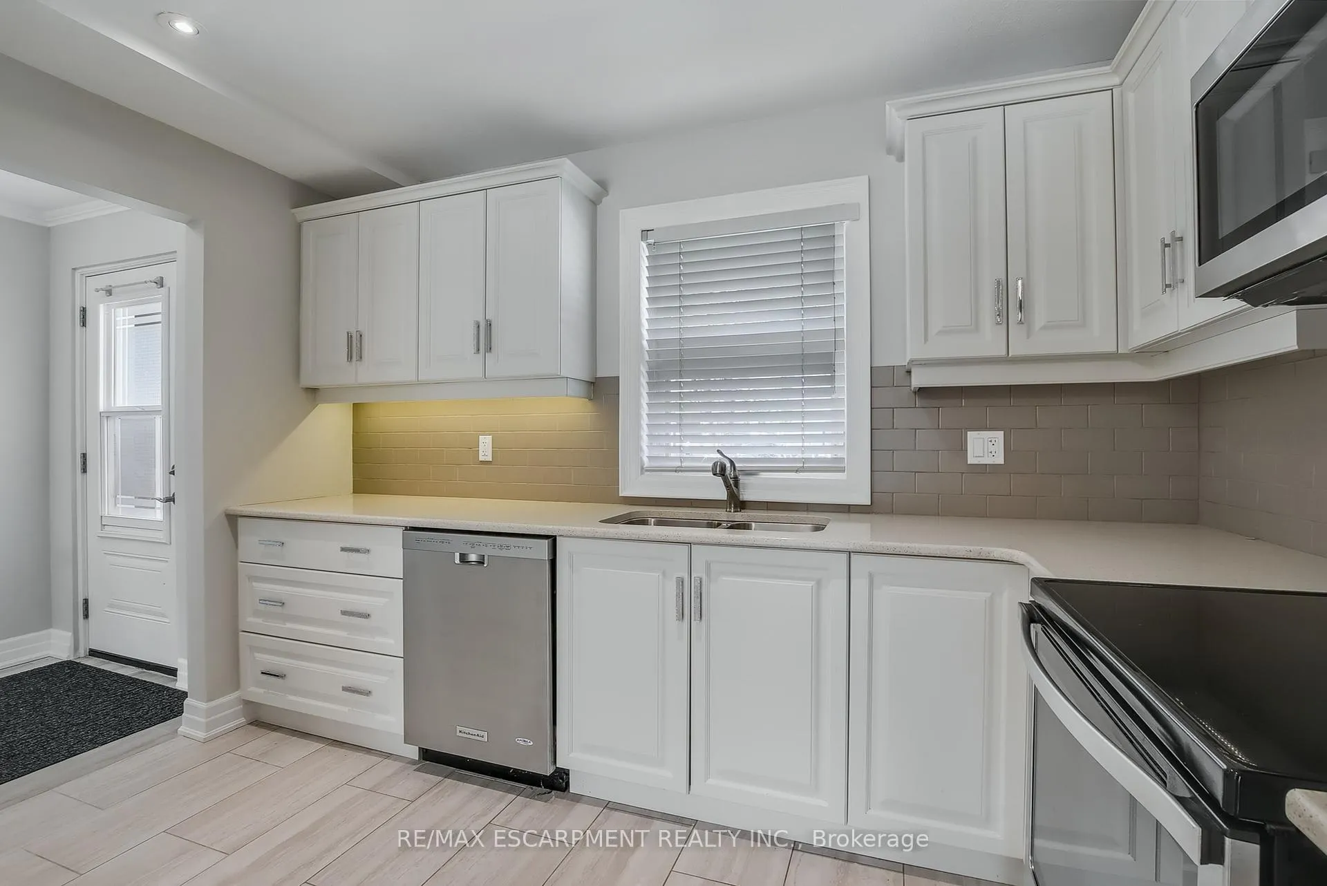 Photo 6 of 47 Szollosy Circle, Hamilton, Kennedy — HOMEH