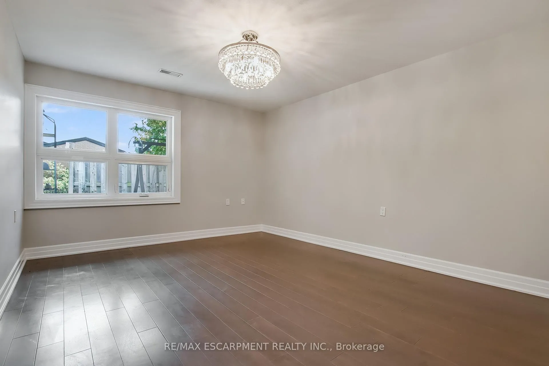 Photo 13 of 47 Szollosy Circle, Hamilton, Kennedy — HOMEH