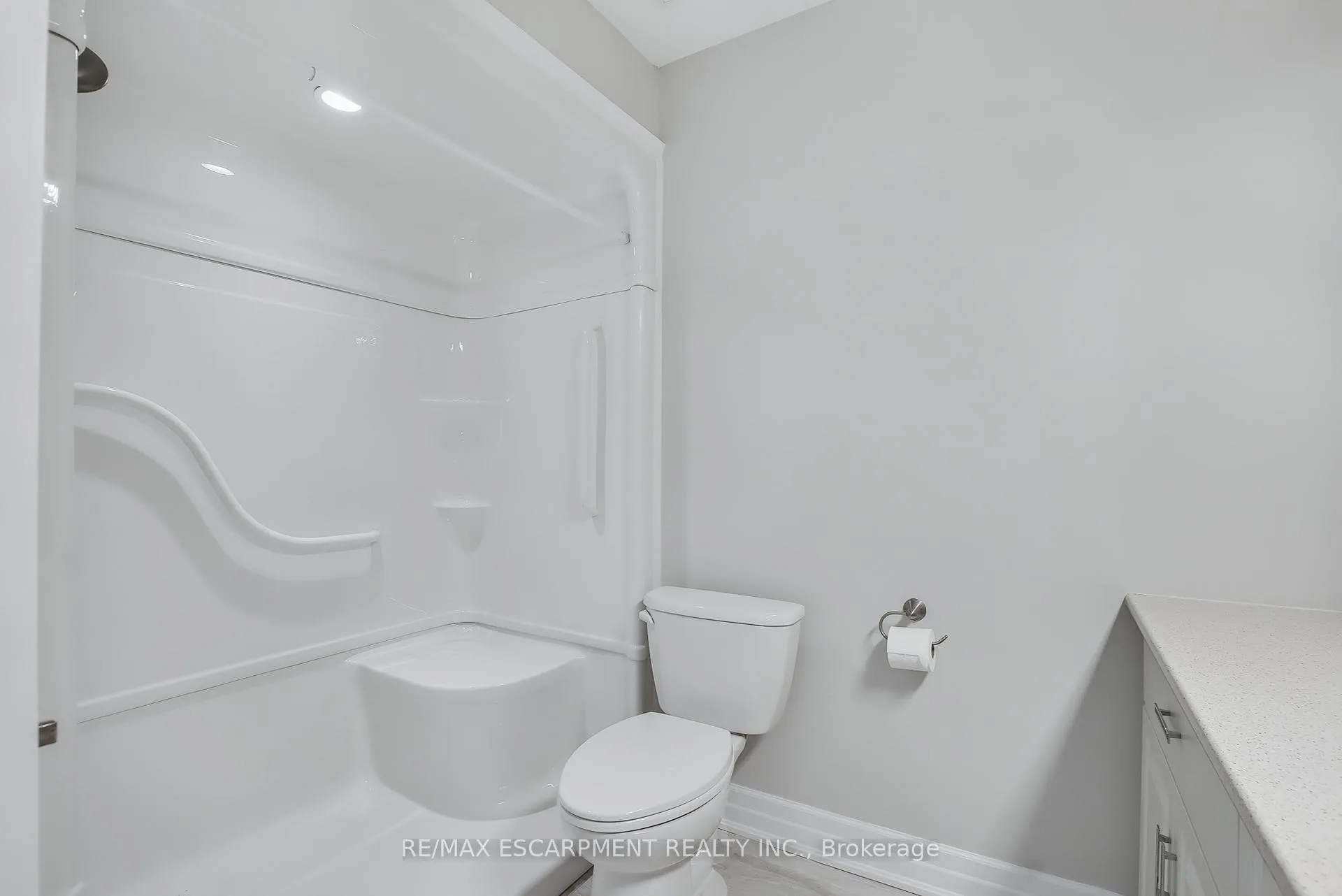 Photo 18 of 47 Szollosy Circle, Hamilton, Kennedy — HOMEH
