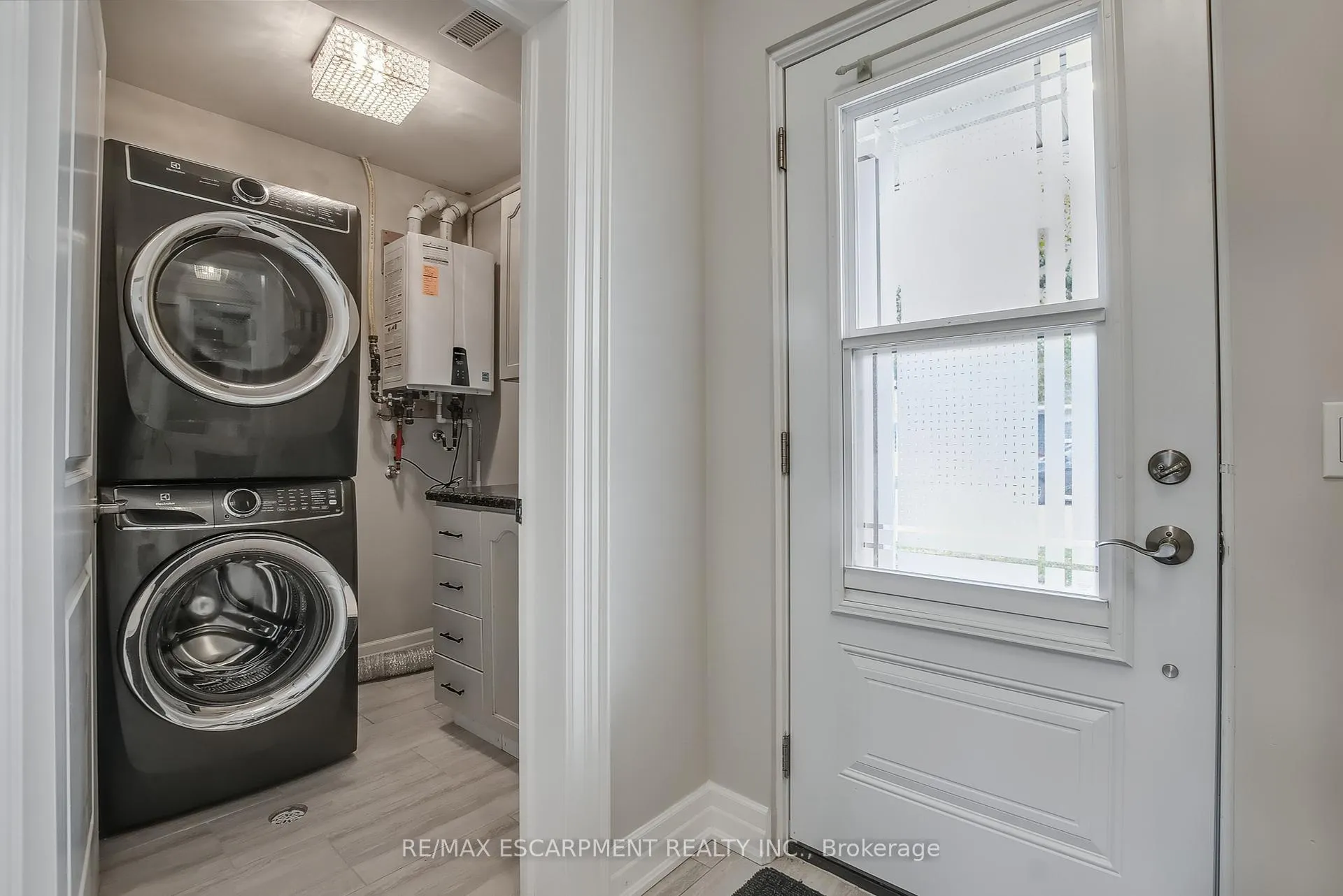 Photo 19 of 47 Szollosy Circle, Hamilton, Kennedy — HOMEH