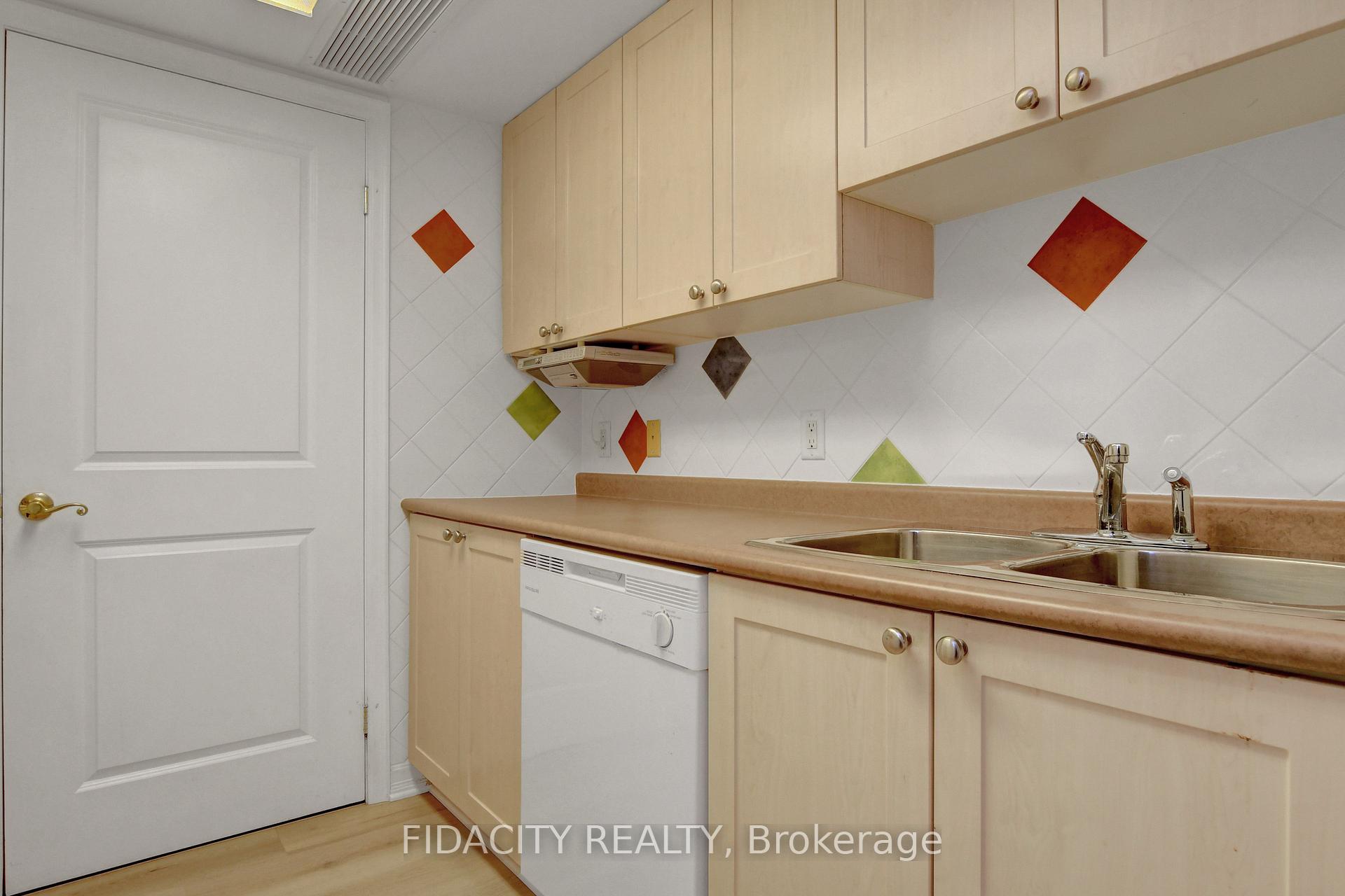 Photo 10 of Unit 6C, 310 Central Park Drive, Ottawa, Central Park — HOMEH