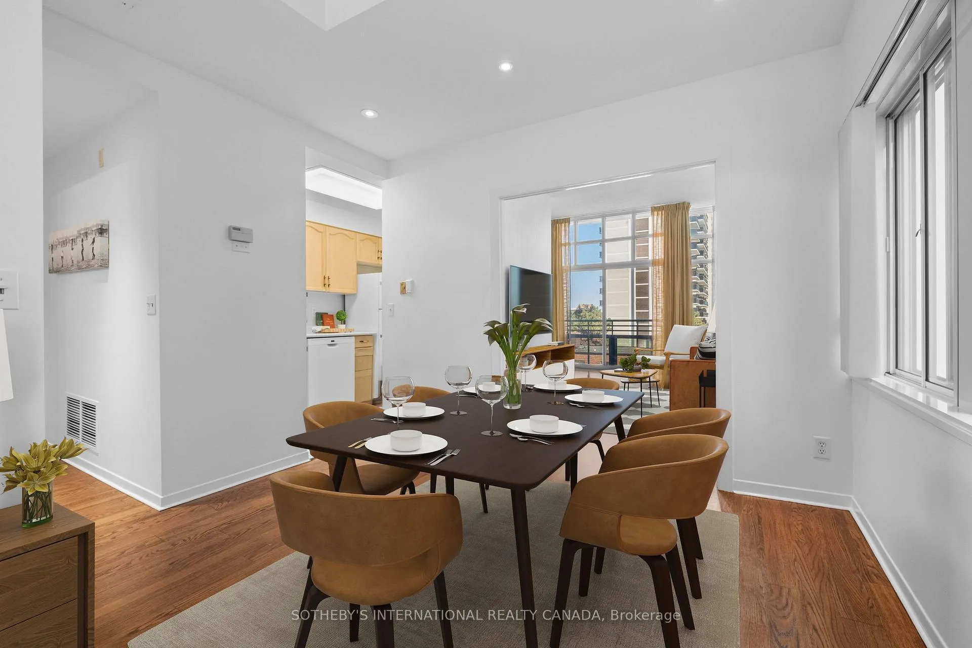 Photo 8 of Unit 502, 1901 Yonge Street, Toronto, Mount Pleasant West — HOMEH
