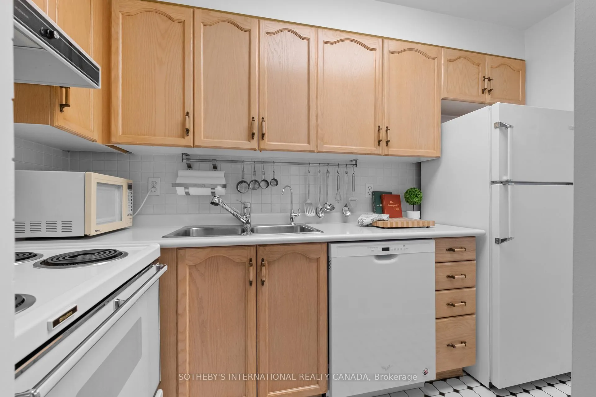 Photo 12 of Unit 502, 1901 Yonge Street, Toronto, Mount Pleasant West — HOMEH