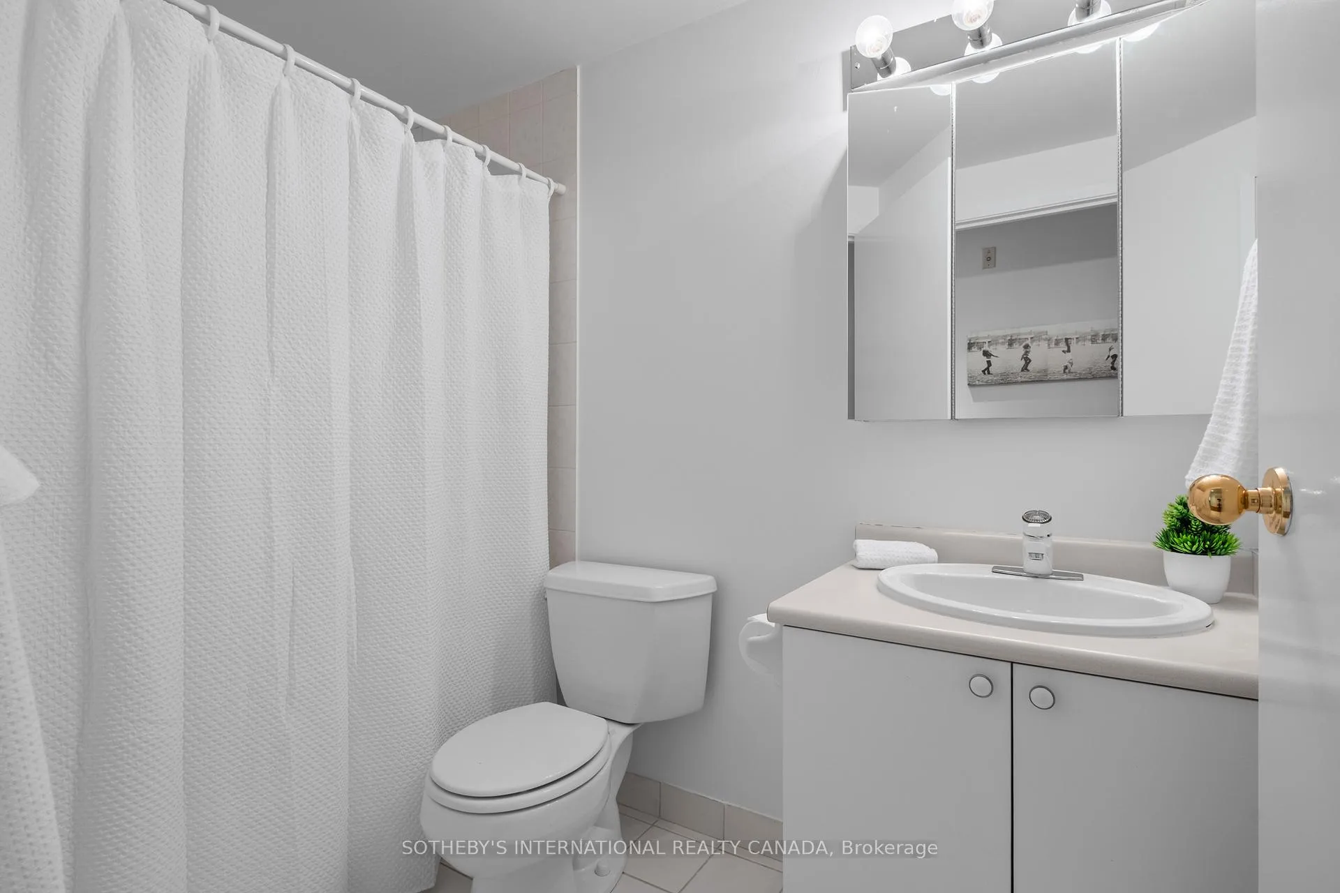 Photo 18 of Unit 502, 1901 Yonge Street, Toronto, Mount Pleasant West — HOMEH