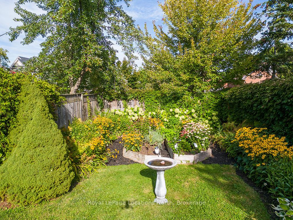 Photo 23 of 12 Georgian Meadows Drive, Collingwood — HOMEH