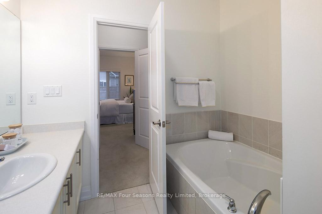 Photo 21 of 4 Sutton Lane, Collingwood — HOMEH