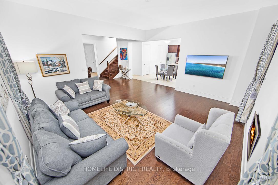 Photo 6 of 38 Ken Sinclair Crescent, Aurora, Aurora Estates — HOMEH